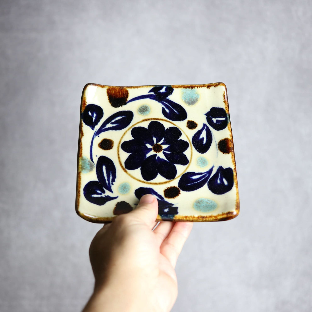 デザートプレート1 菊花紋 やちむん 陶器 エドメ陶房 やちむん 陶器.