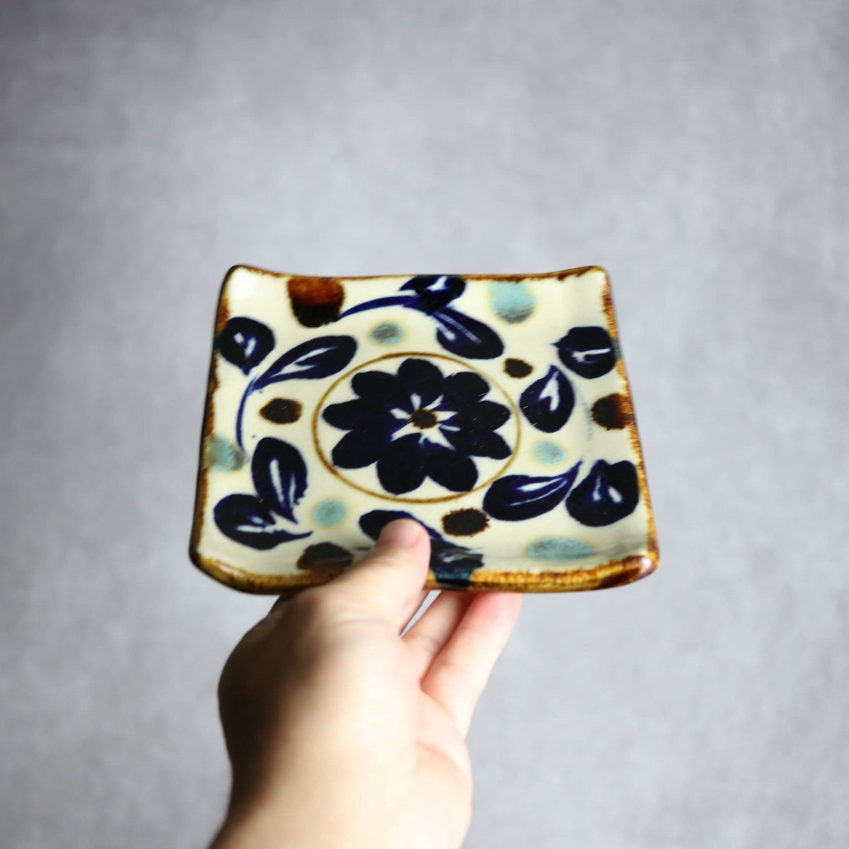 デザートプレート1 菊花紋 やちむん 陶器 エドメ陶房 やちむん 陶器.