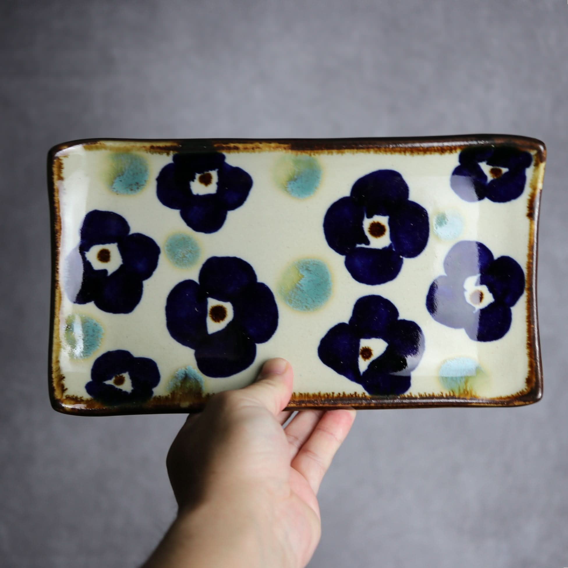 Alt Tag:*セミロングプレート1 花紋 やちむん 陶器 エドメ陶房