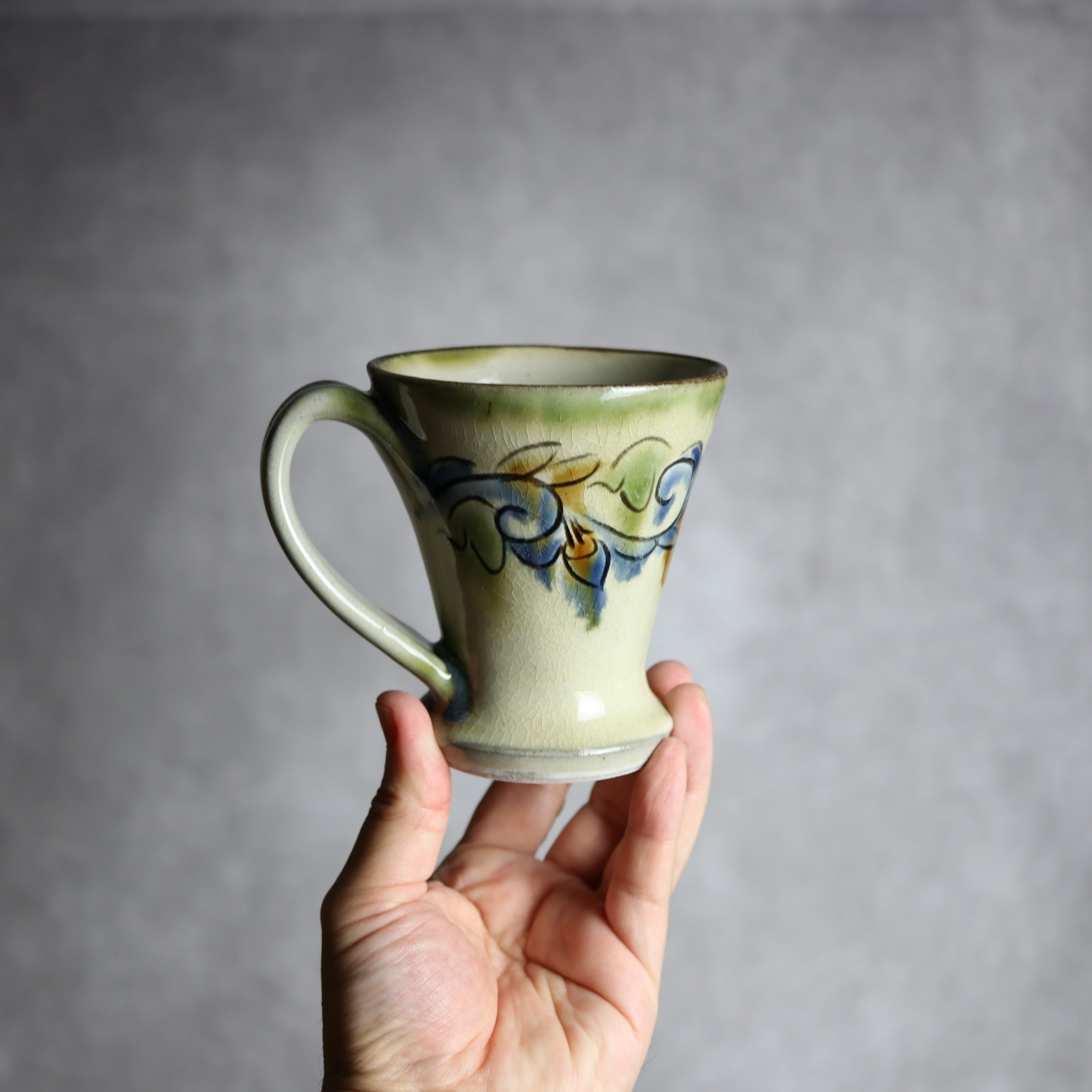茂生窯 - マグカップ1 三彩 線彫唐草 やちむん 陶器 茂生窯 - mundasui