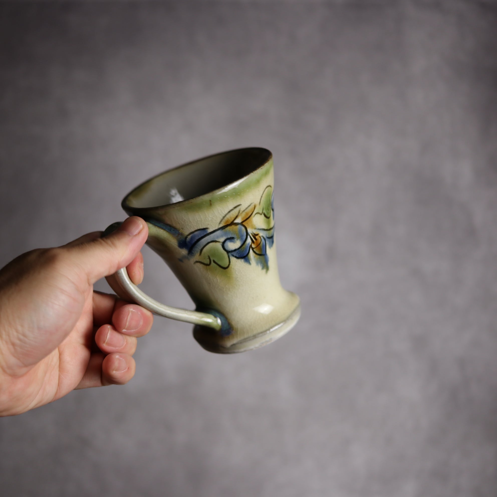 茂生窯 - マグカップ1 三彩 線彫唐草 やちむん 陶器 茂生窯 - mundasui