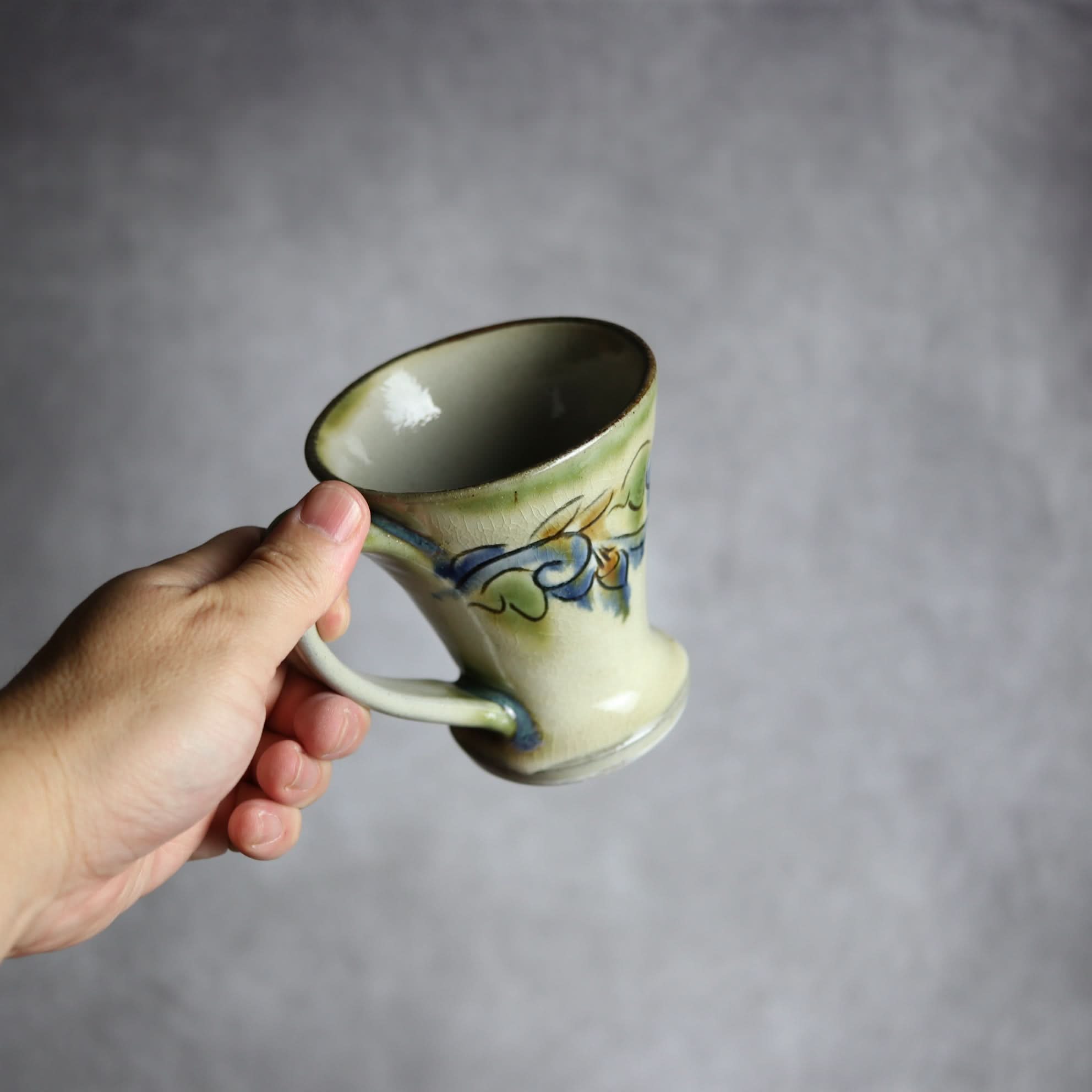 マグカップ1 三彩 線彫唐草 やちむん 陶器 茂生窯 陶器.