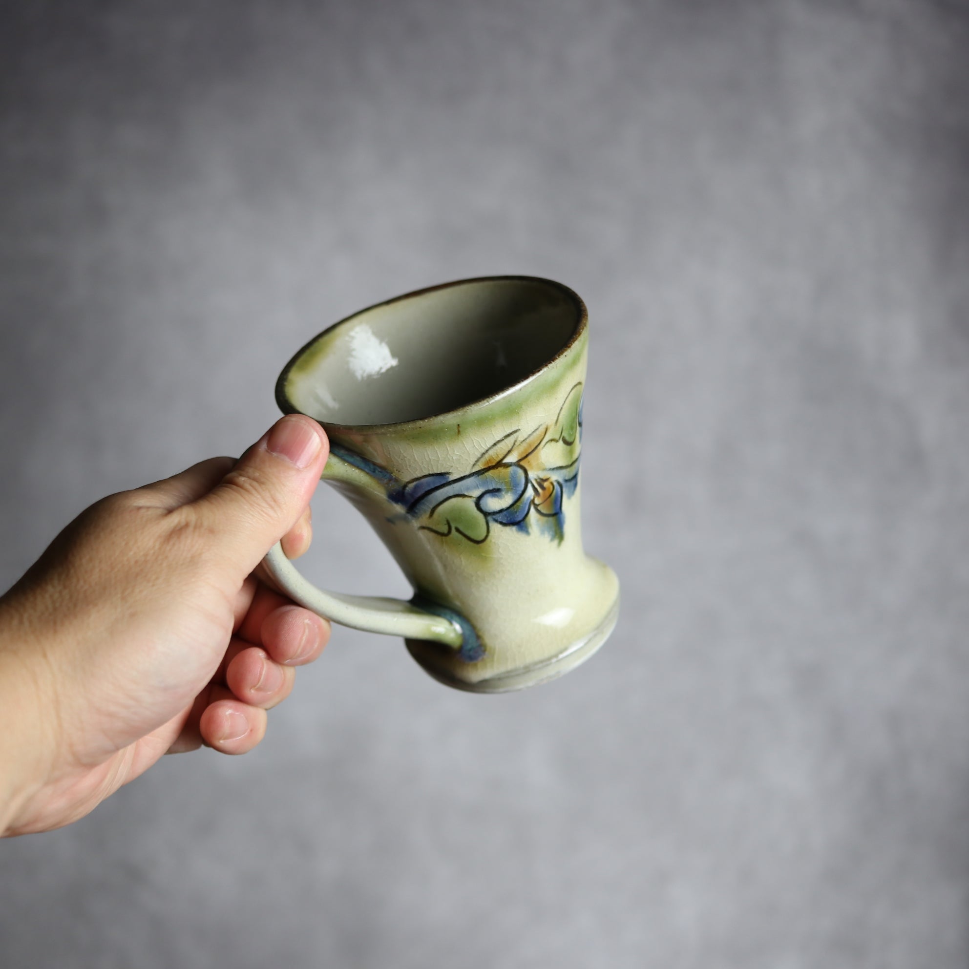 茂生窯 - マグカップ1 三彩 線彫唐草 やちむん 陶器 茂生窯 - mundasui