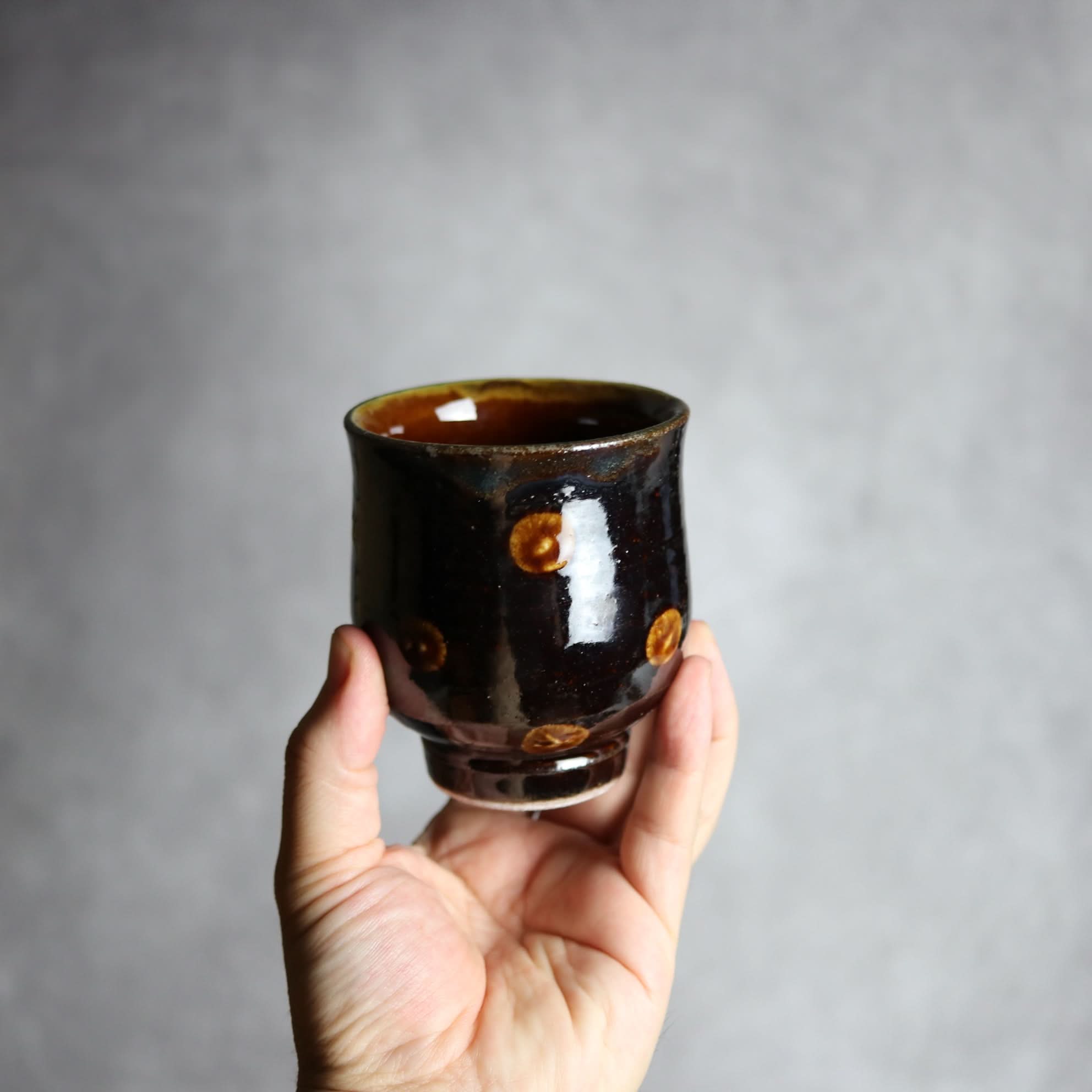 湯呑1 飴釉 イッチン 点打 やちむん 陶器 茂生窯 陶器.