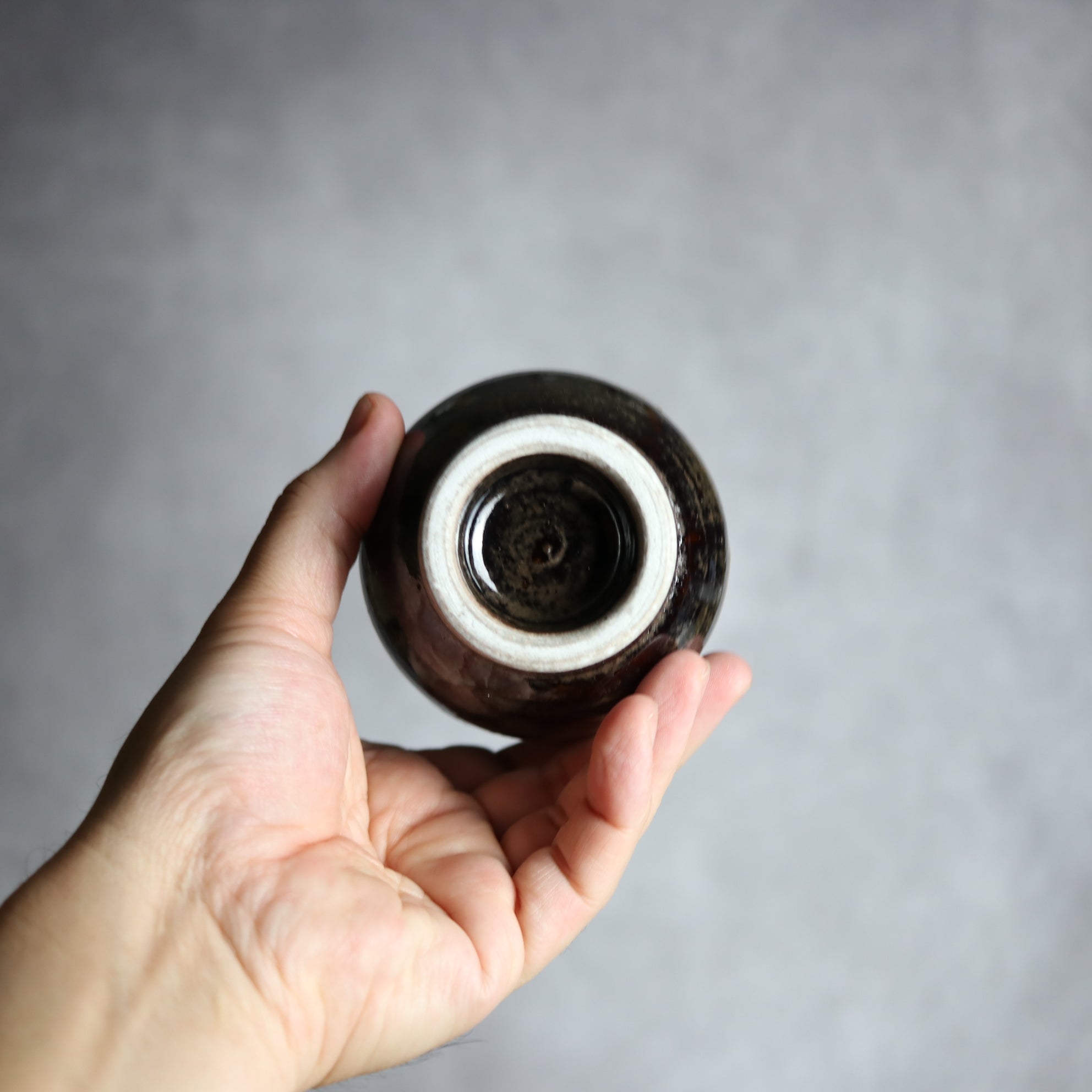茂生窯 - 湯呑1 飴釉 イッチン 唐草 やちむん 陶器 茂生窯 - mundasui