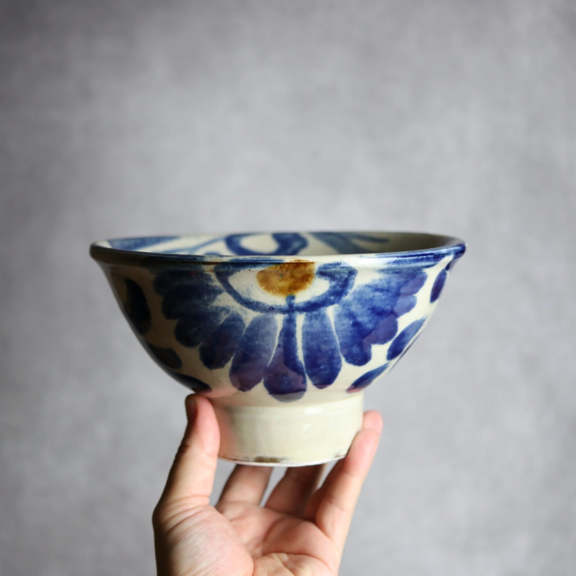 6寸マカイ1 飴 呉須釉 菊唐草 やちむん 陶器 茂生窯 陶器.