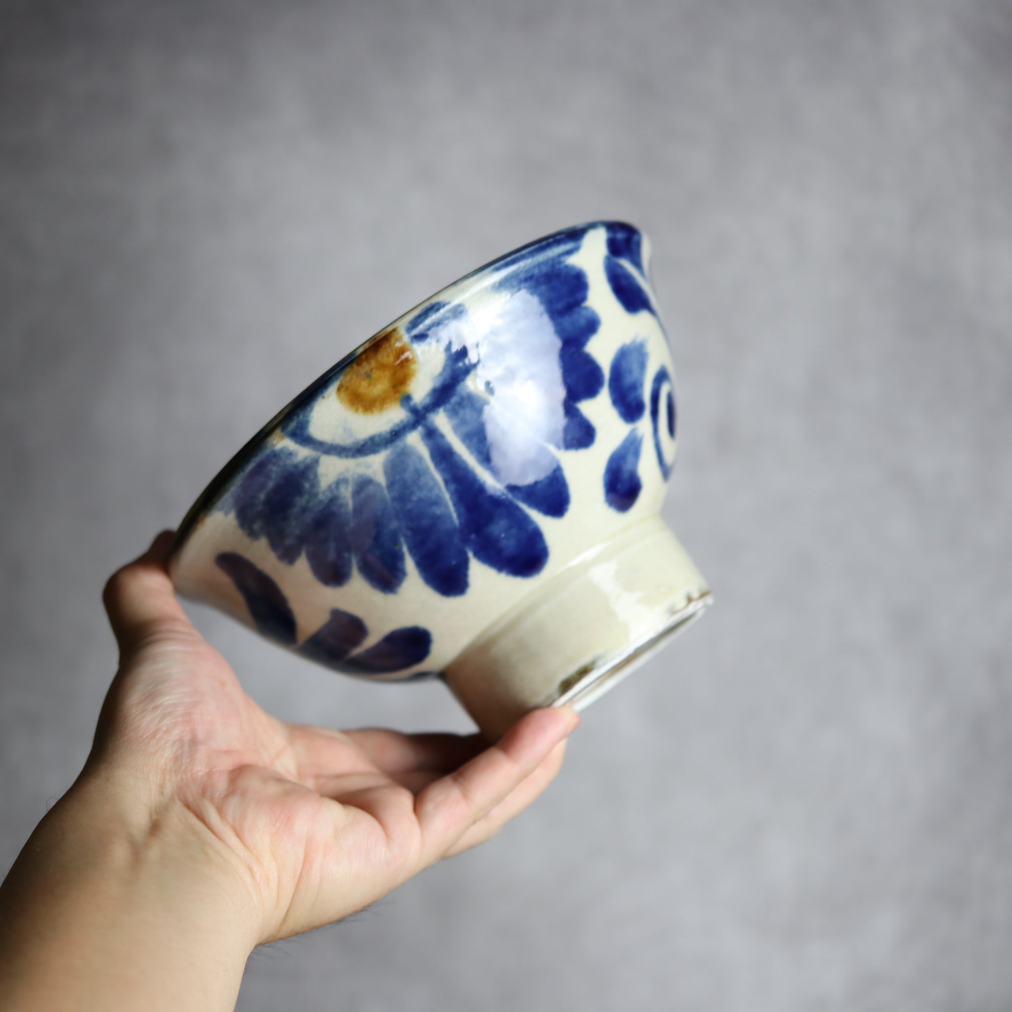 茂生窯 - 6寸マカイ1 飴 呉須釉 菊唐草 やちむん 陶器 茂生窯 - mundasui