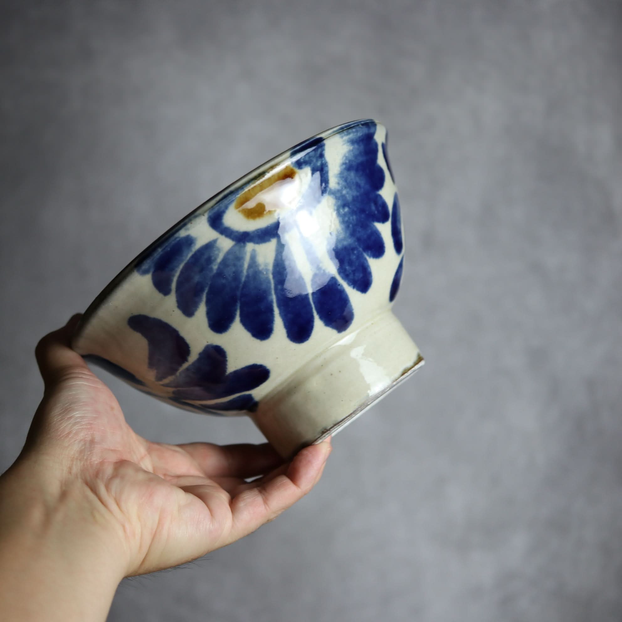 6寸マカイ1 飴 呉須釉 菊唐草 やちむん 陶器 茂生窯 陶器.