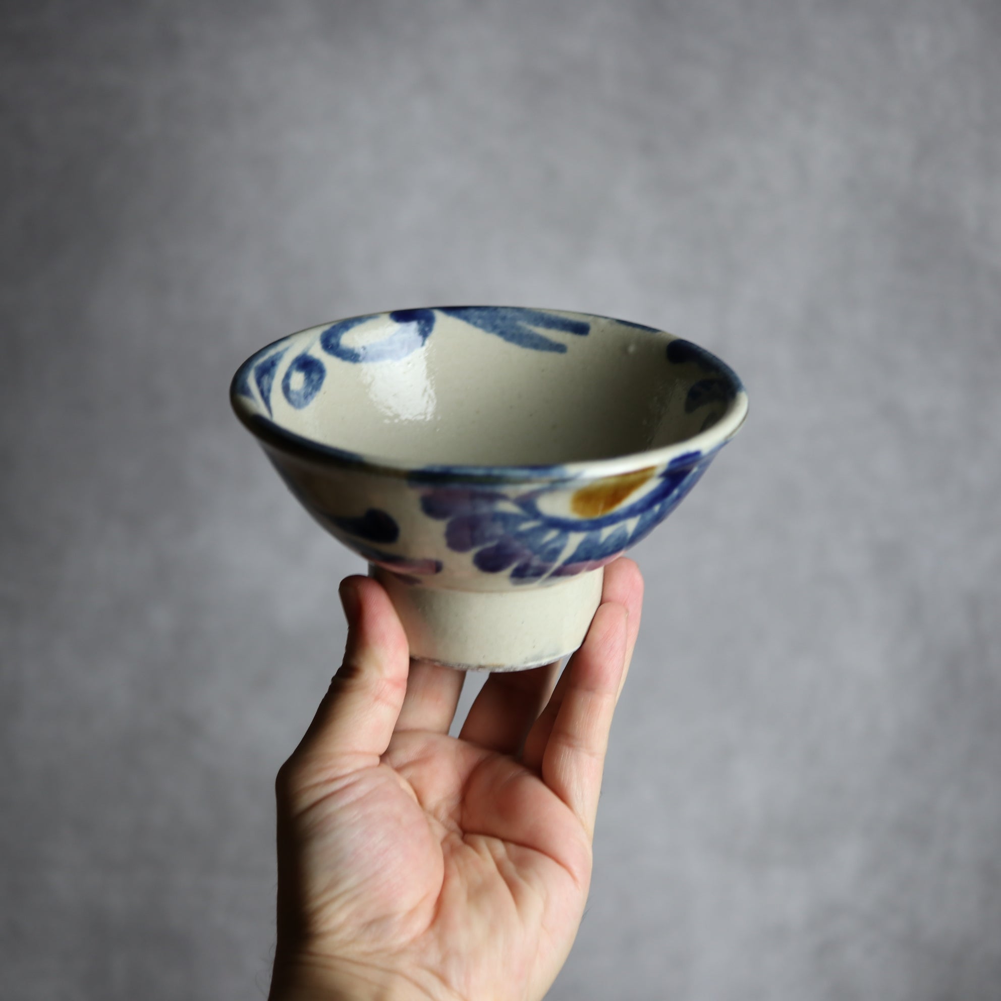 茂生窯 - 4.5寸マカイ1 飴 呉須釉 菊唐草 やちむん 陶器 茂生窯 - mundasui