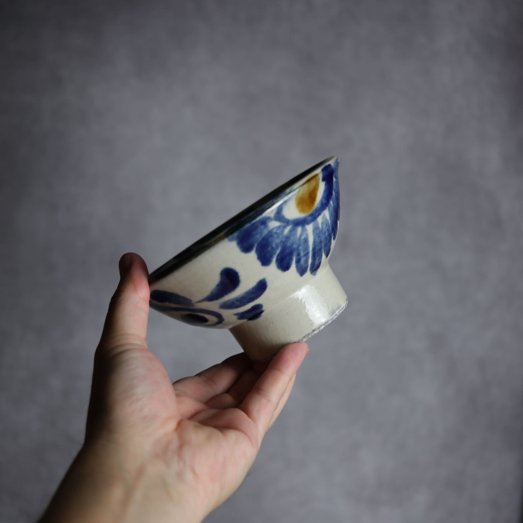 4.5寸マカイ1 飴 呉須釉 菊唐草 やちむん 陶器 茂生窯 陶器.