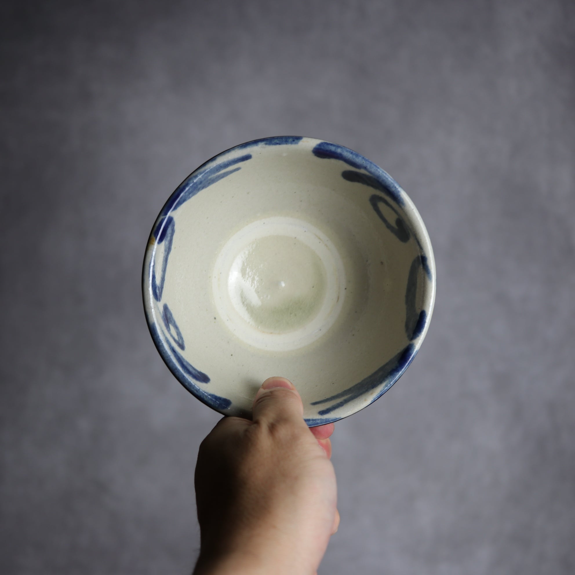 茂生窯 - 4.5寸マカイ1 飴 呉須釉 菊唐草 やちむん 陶器 茂生窯 - mundasui