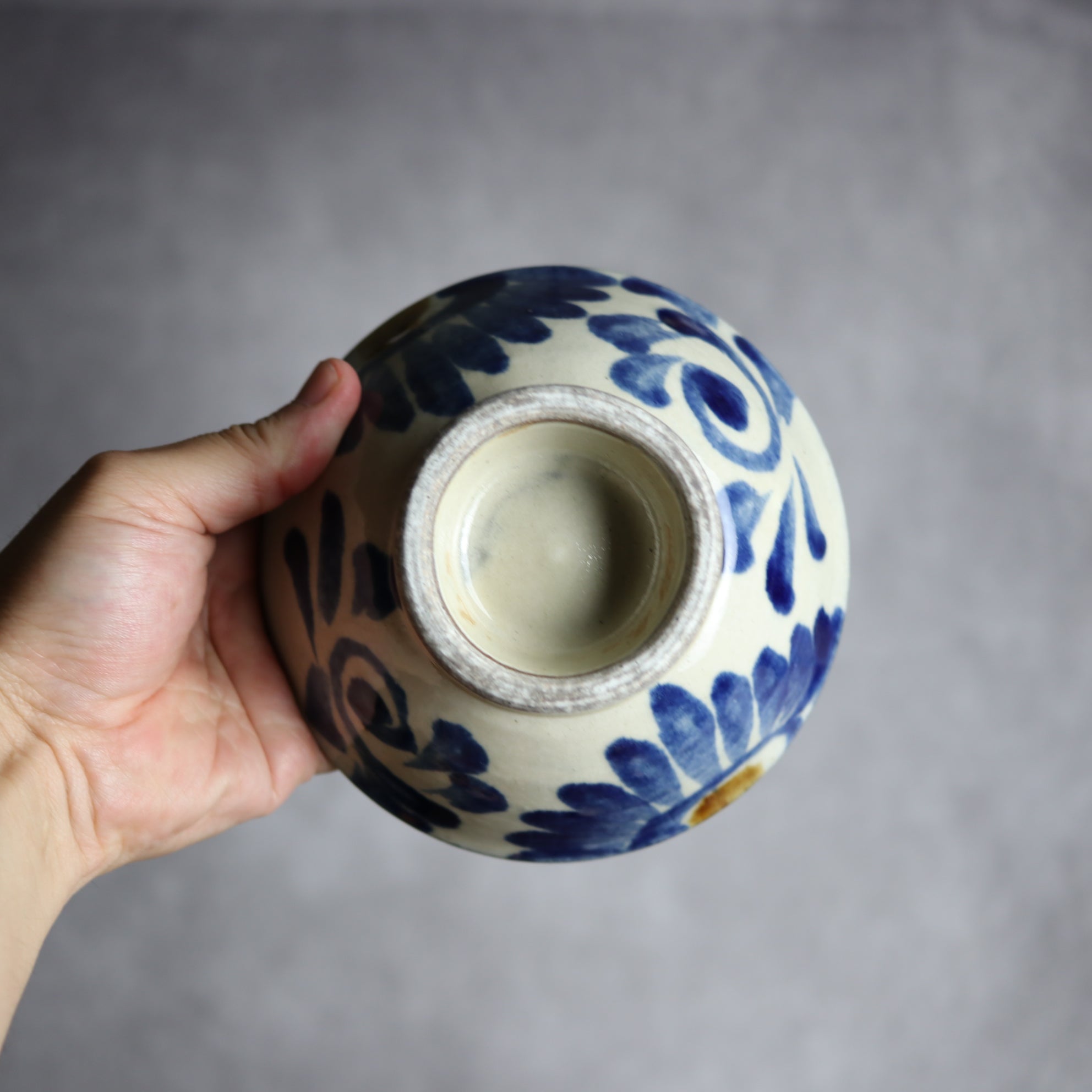 茂生窯 - 4.5寸マカイ1 飴 呉須釉 菊唐草 やちむん 陶器 茂生窯 - mundasui