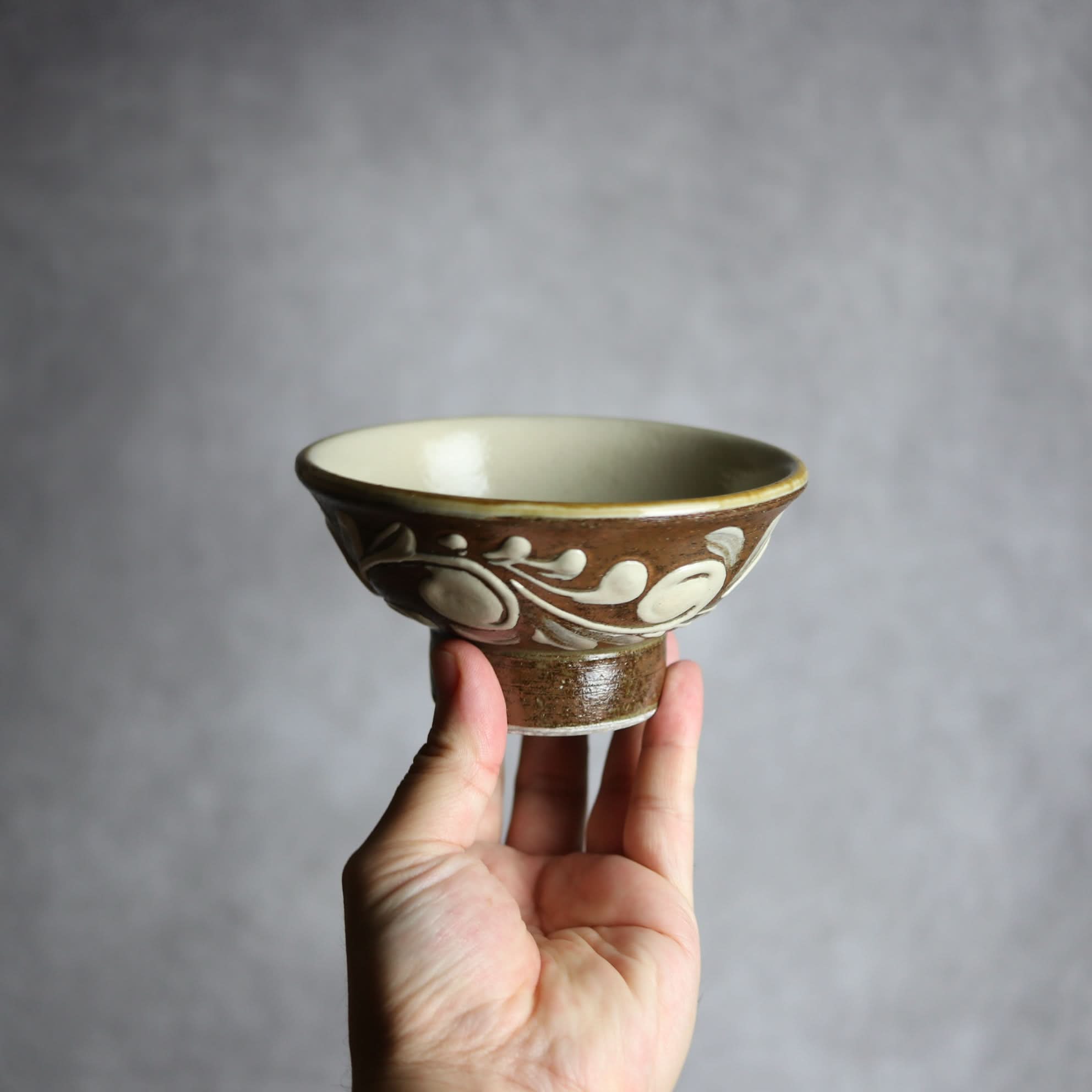 4寸マカイ1 イッチン 唐草 やちむん 陶器 茂生窯 陶器.