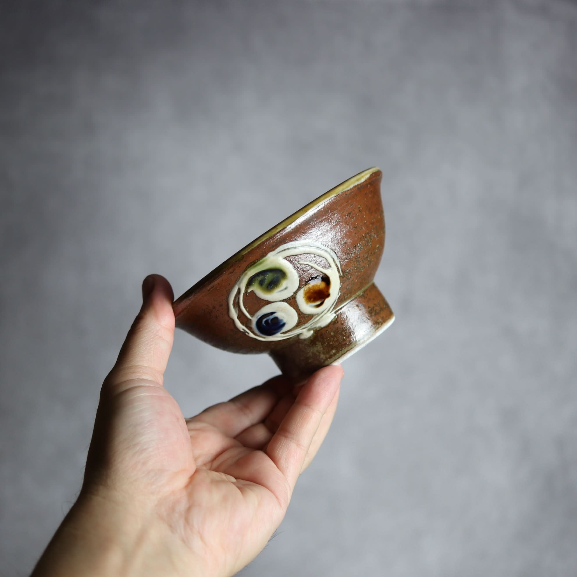 4寸マカイ1 三彩 イッチン 巴紋 やちむん 陶器 茂生窯 陶器.