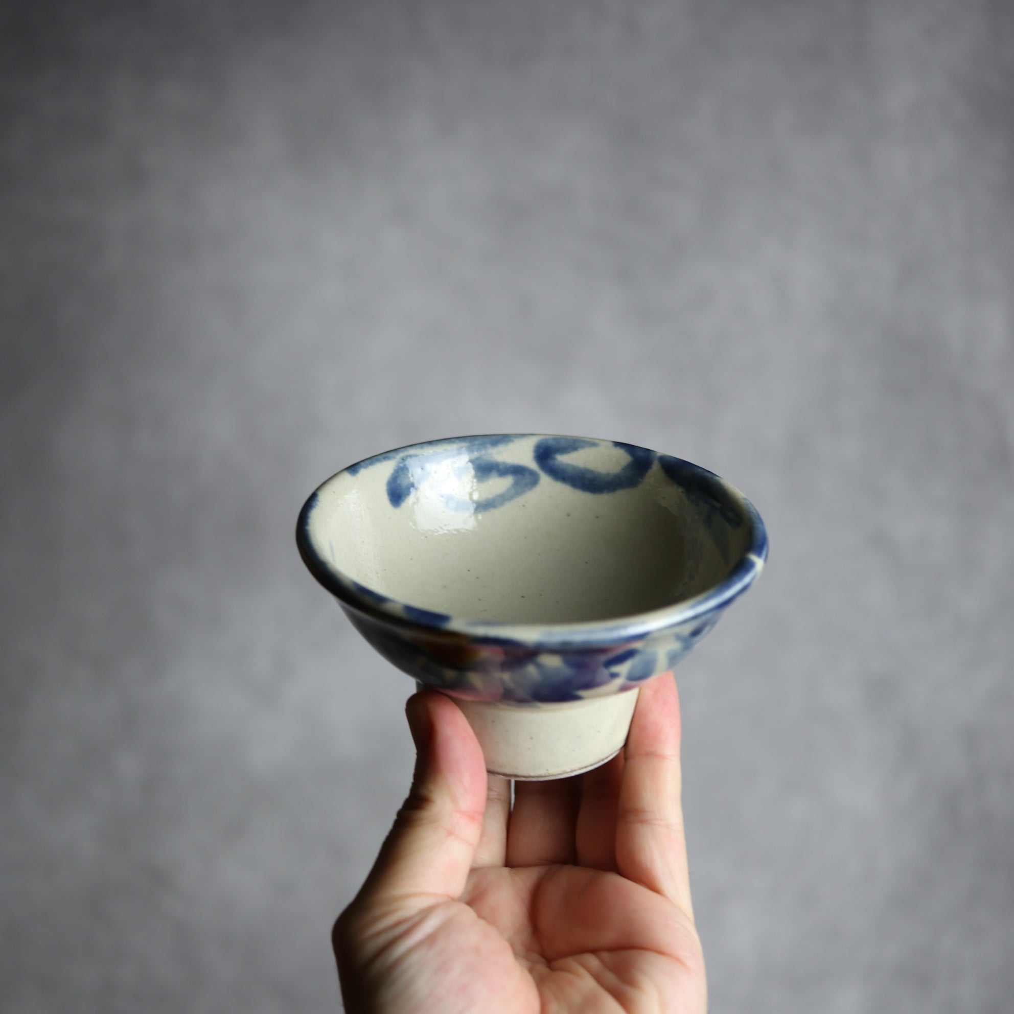 茂生窯 - 3.5寸マカイ1 飴 呉須釉 菊唐草 やちむん 陶器 茂生窯 - mundasui