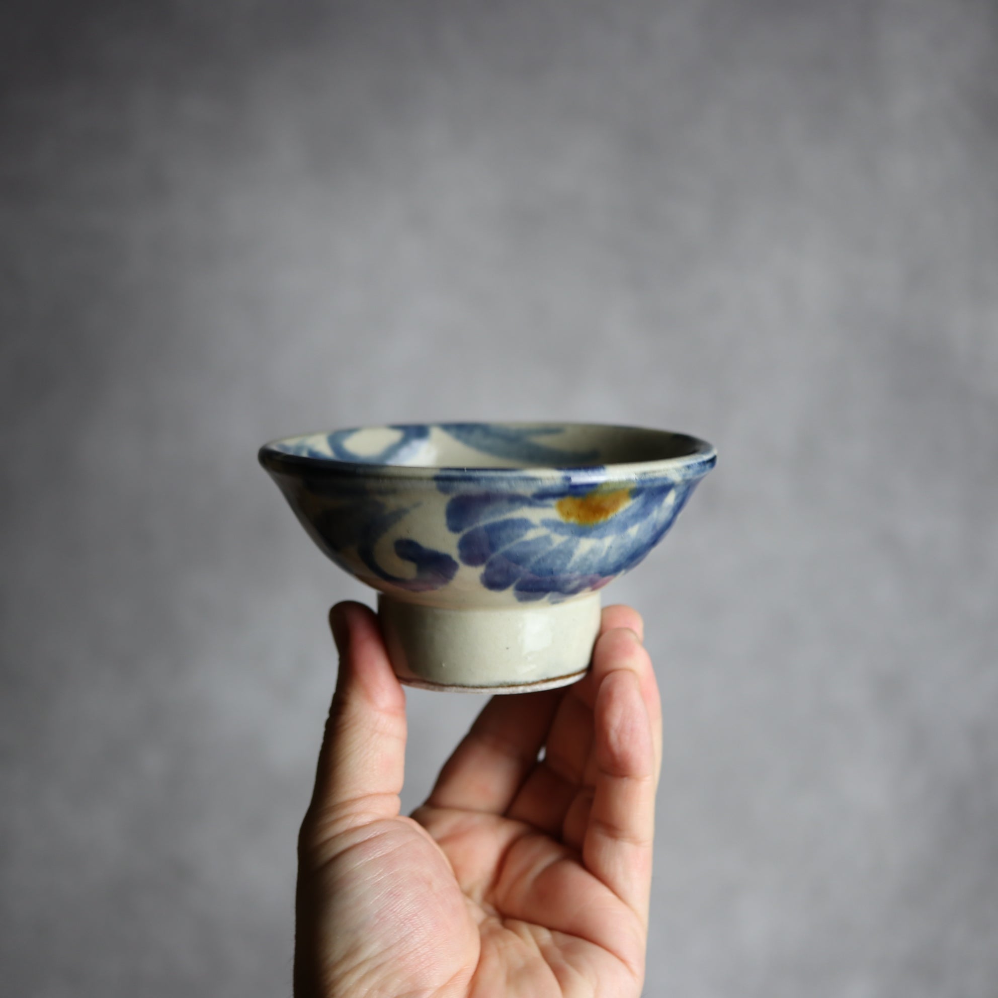茂生窯 - 3.5寸マカイ1 飴 呉須釉 菊唐草 やちむん 陶器 茂生窯 - mundasui