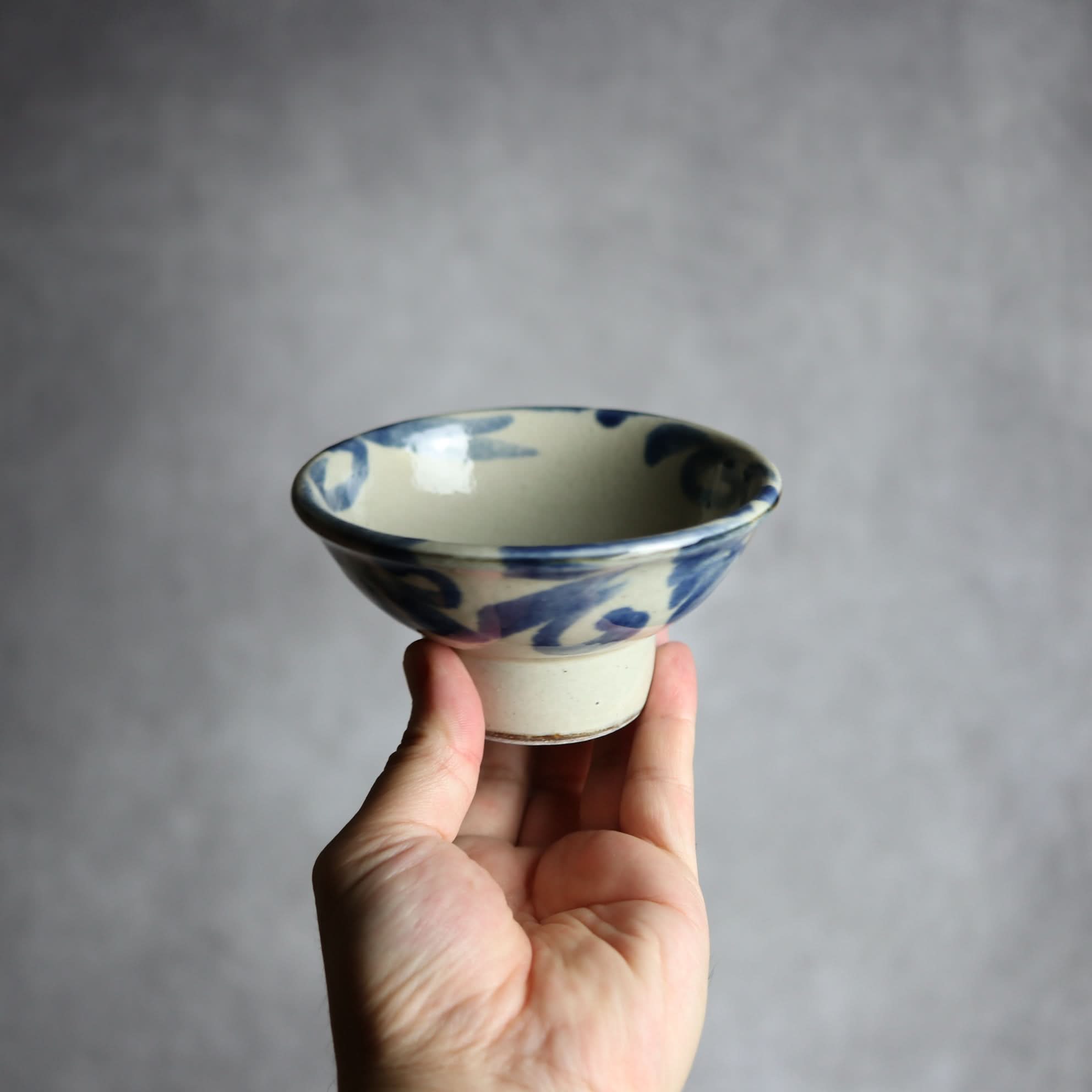 3.5寸マカイ1 飴 呉須釉 菊唐草 やちむん 陶器 茂生窯 陶器.