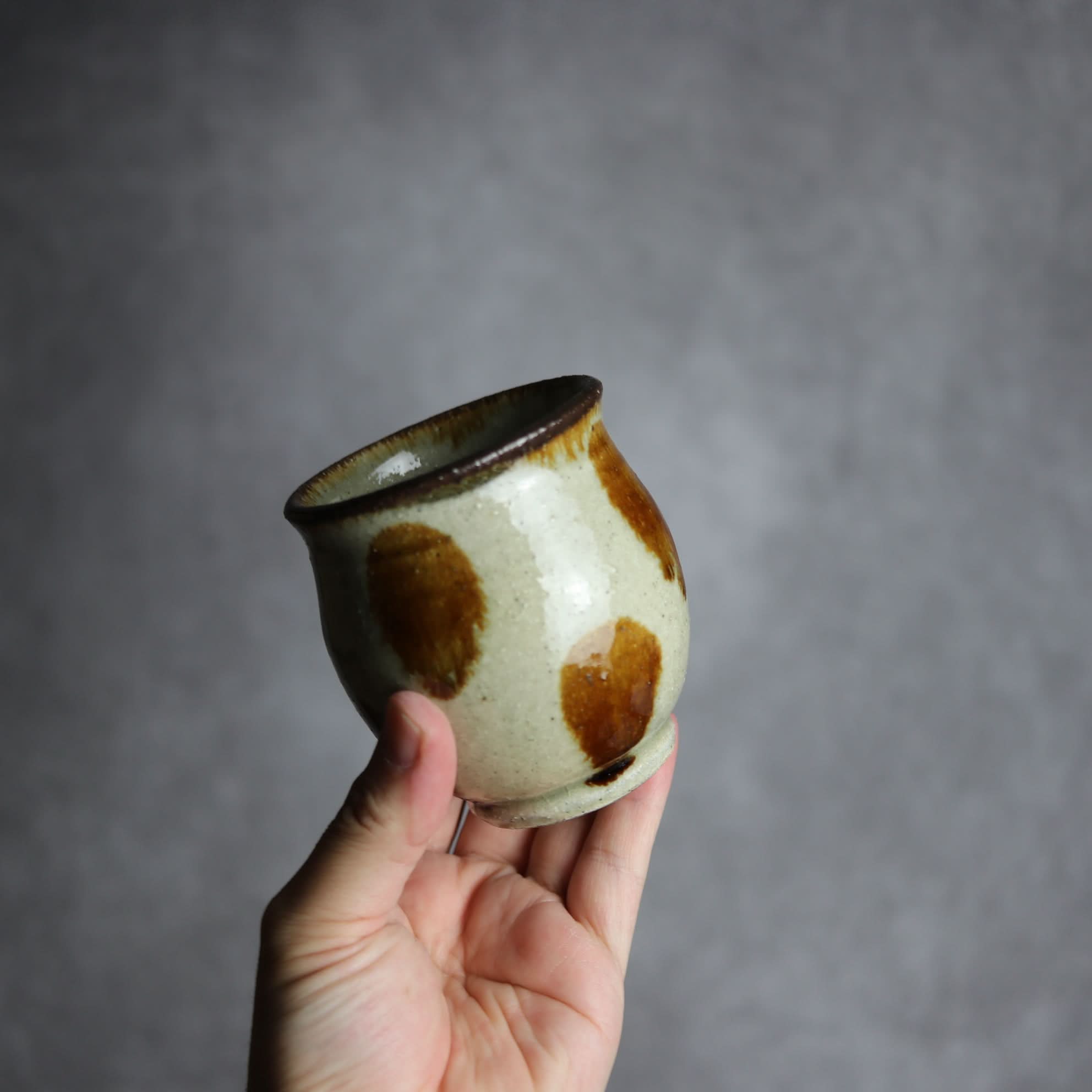 湯呑1 飴釉 点打 やちむん 陶器 北窯 松田共司工房 やちむん 陶器.