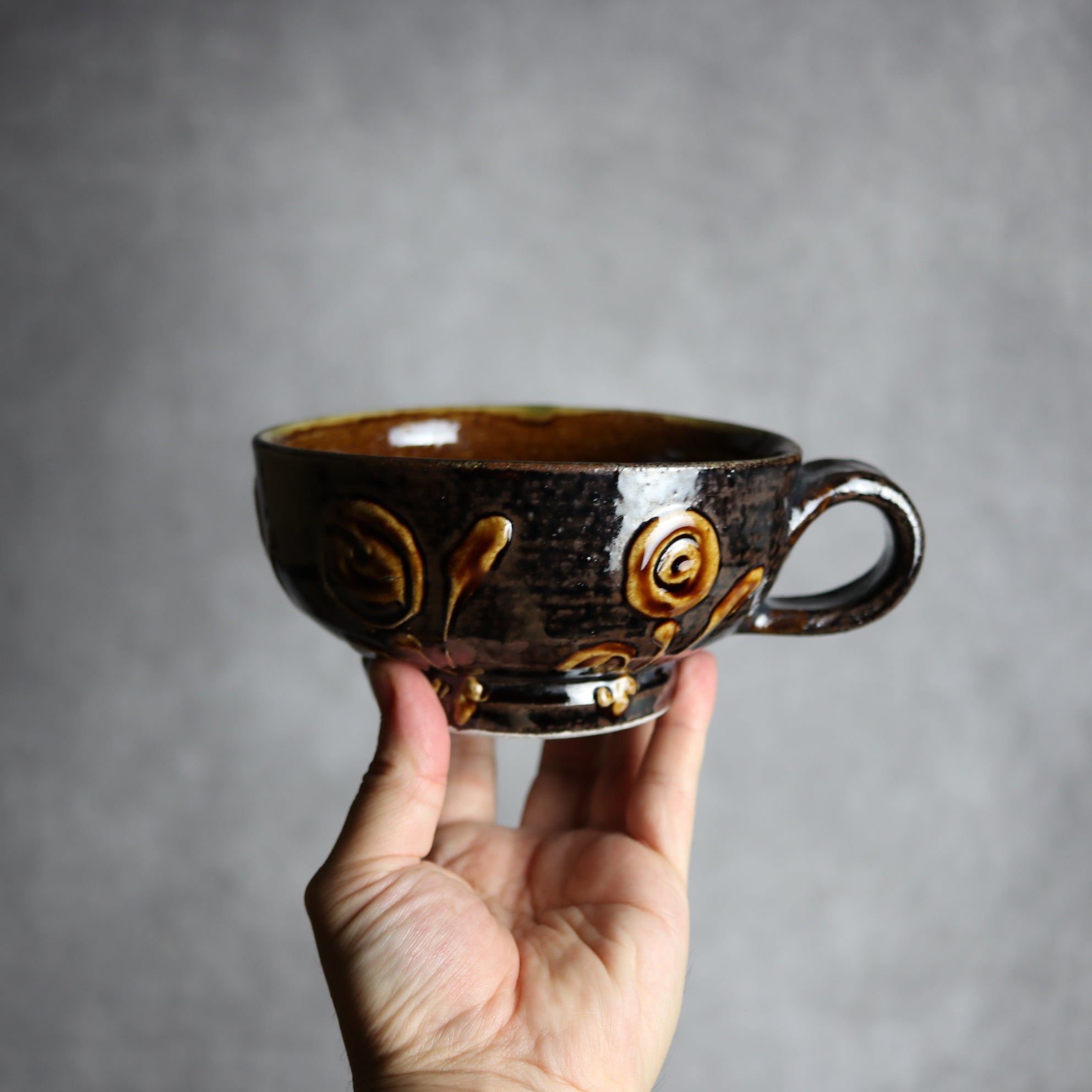 茂生窯 - スープマグ1 飴釉 イッチン 花 やちむん 陶器 茂生窯 - mundasui