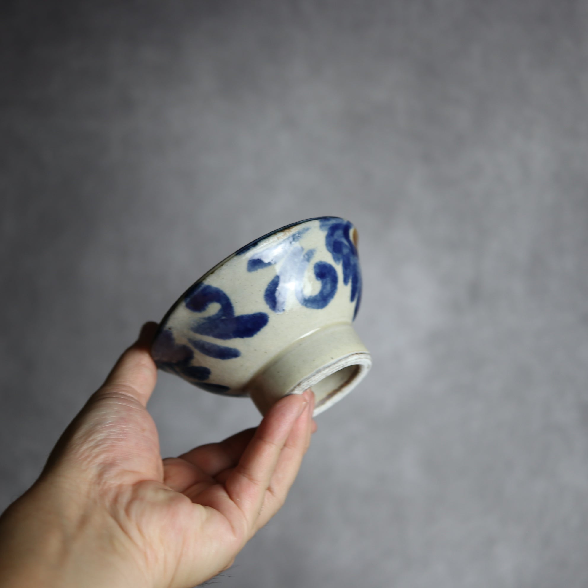 茂生窯 - 3.5寸マカイ2 飴 呉須釉 菊唐草 やちむん 陶器 茂生窯 - mundasui