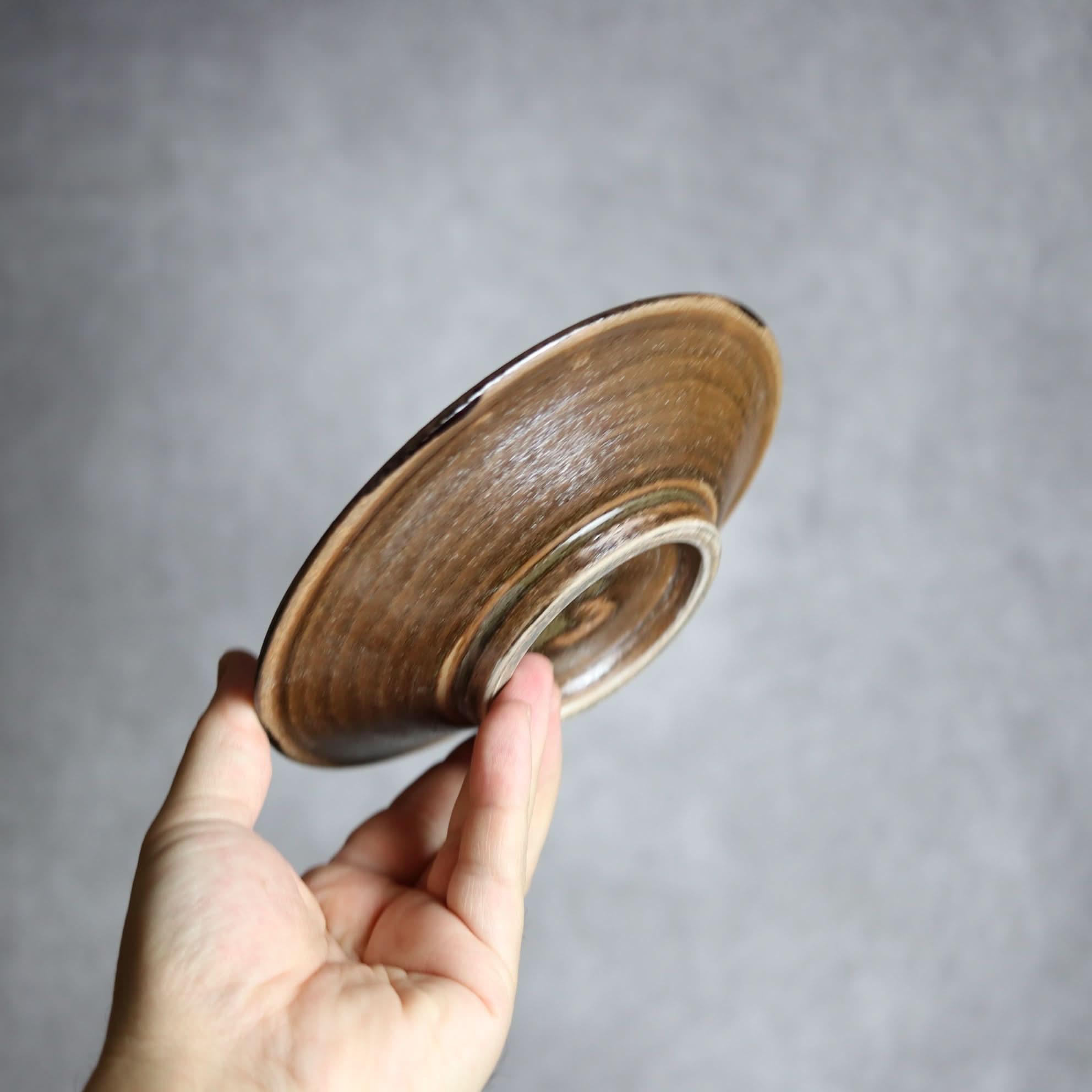 5寸皿1 飴 呉須釉 菊花紋 やちむん 陶器 いずみ窯 島袋工房 やちむん 陶器.