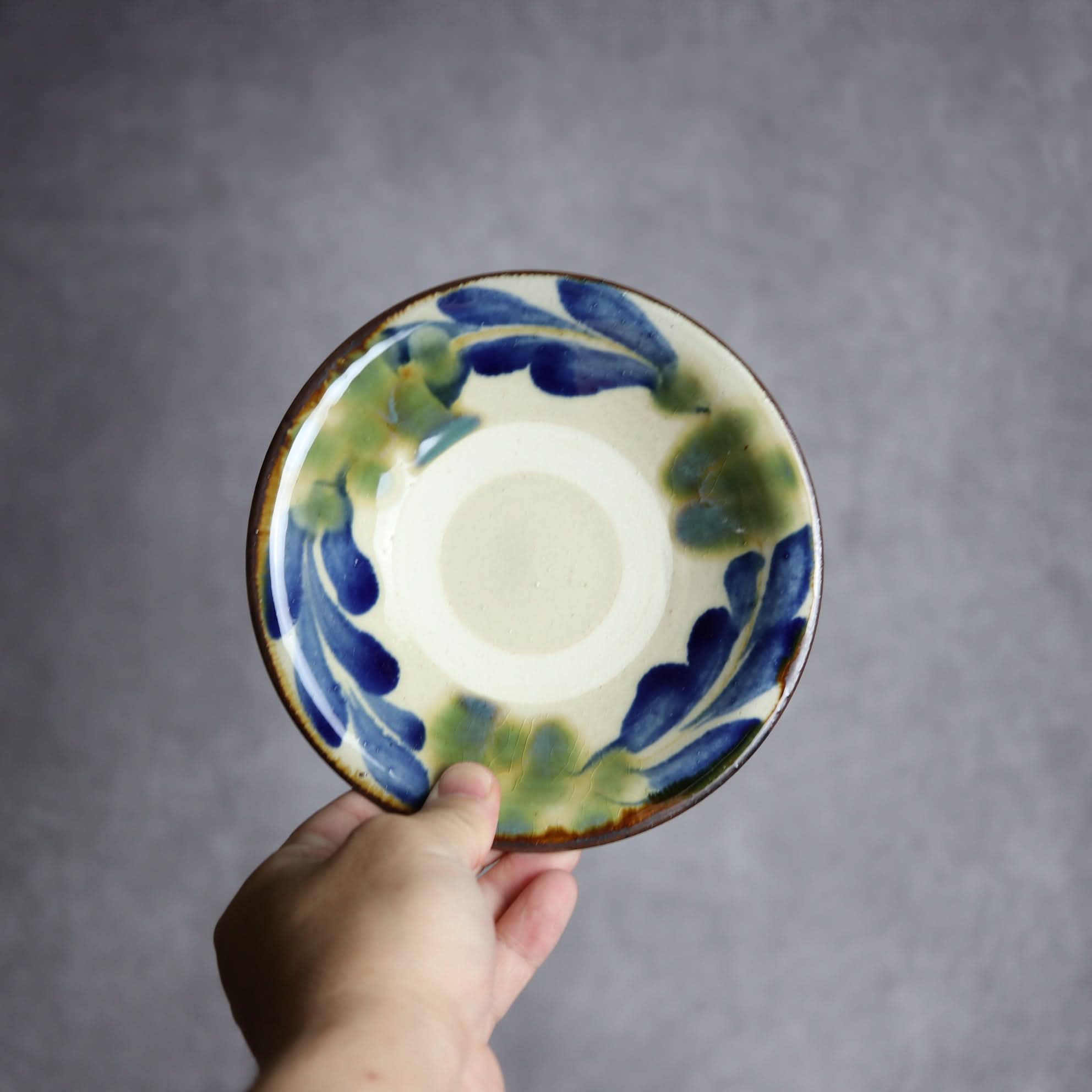 5寸皿1 呉須 緑釉 葡萄 やちむん 陶器 いずみ窯 島袋工房 やちむん 陶器.