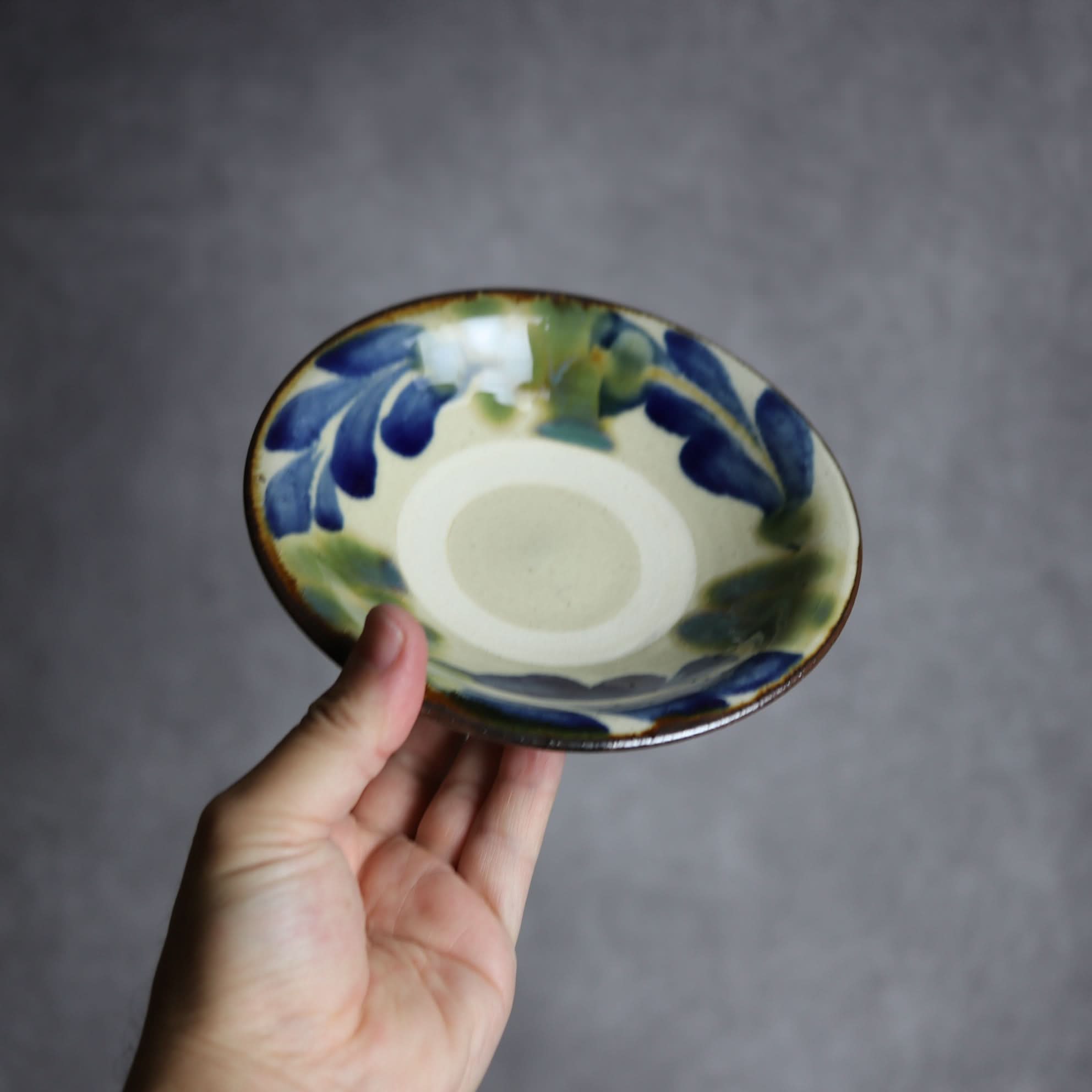 5寸皿1 呉須 緑釉 葡萄 やちむん 陶器 いずみ窯 島袋工房 やちむん 陶器.