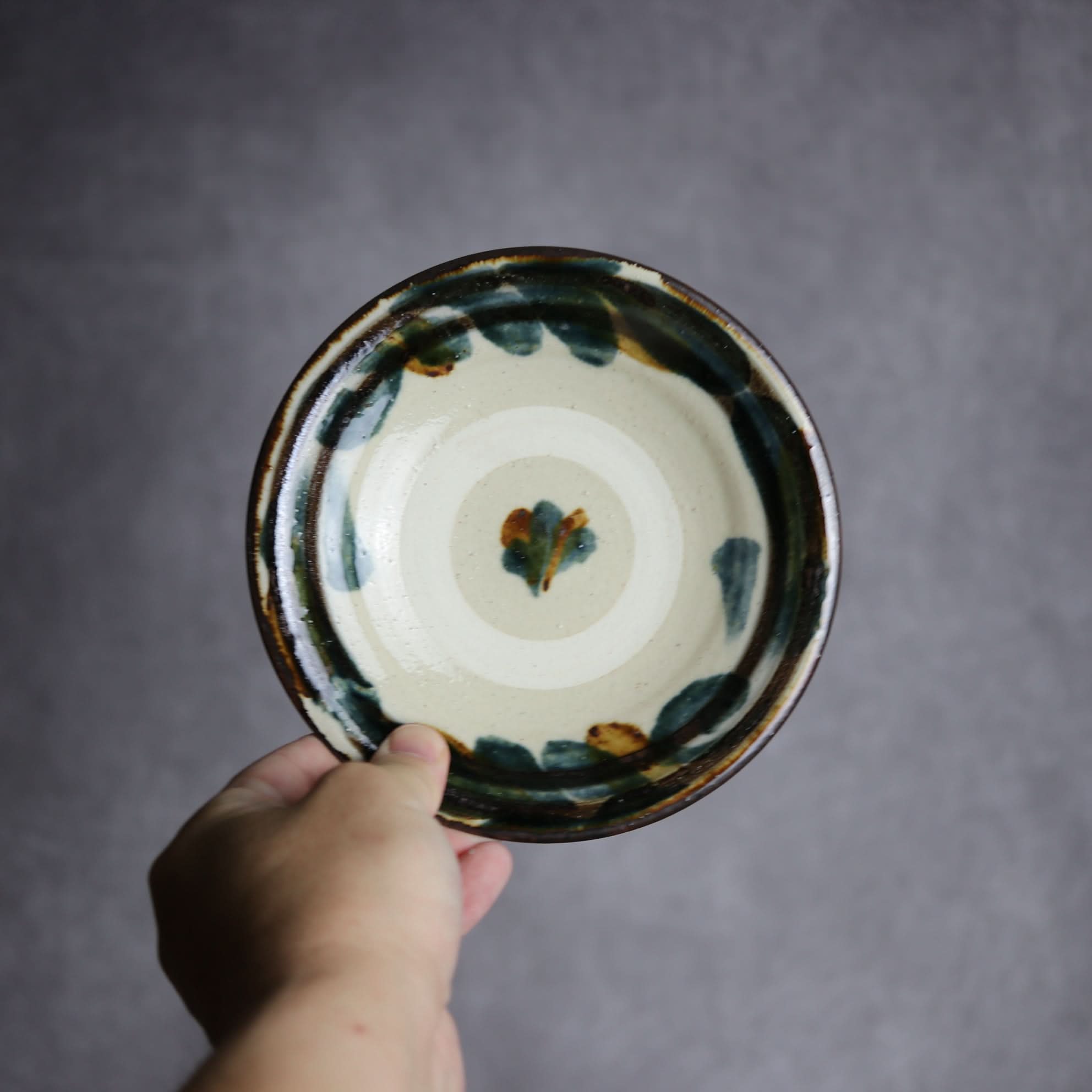 5寸皿1 飴 呉須釉 唐草 やちむん 陶器 いずみ窯 島袋工房 やちむん 陶器.