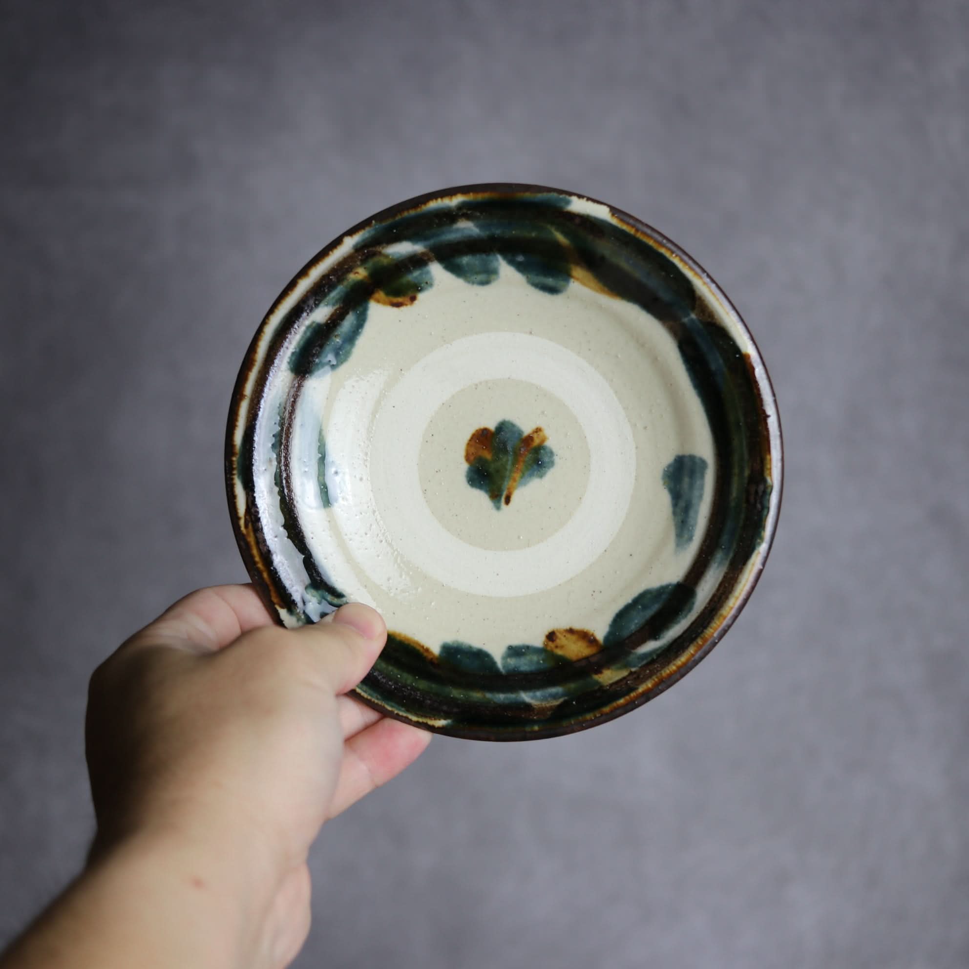 5寸皿1 飴 呉須釉 唐草 やちむん 陶器 いずみ窯 島袋工房 やちむん 陶器.