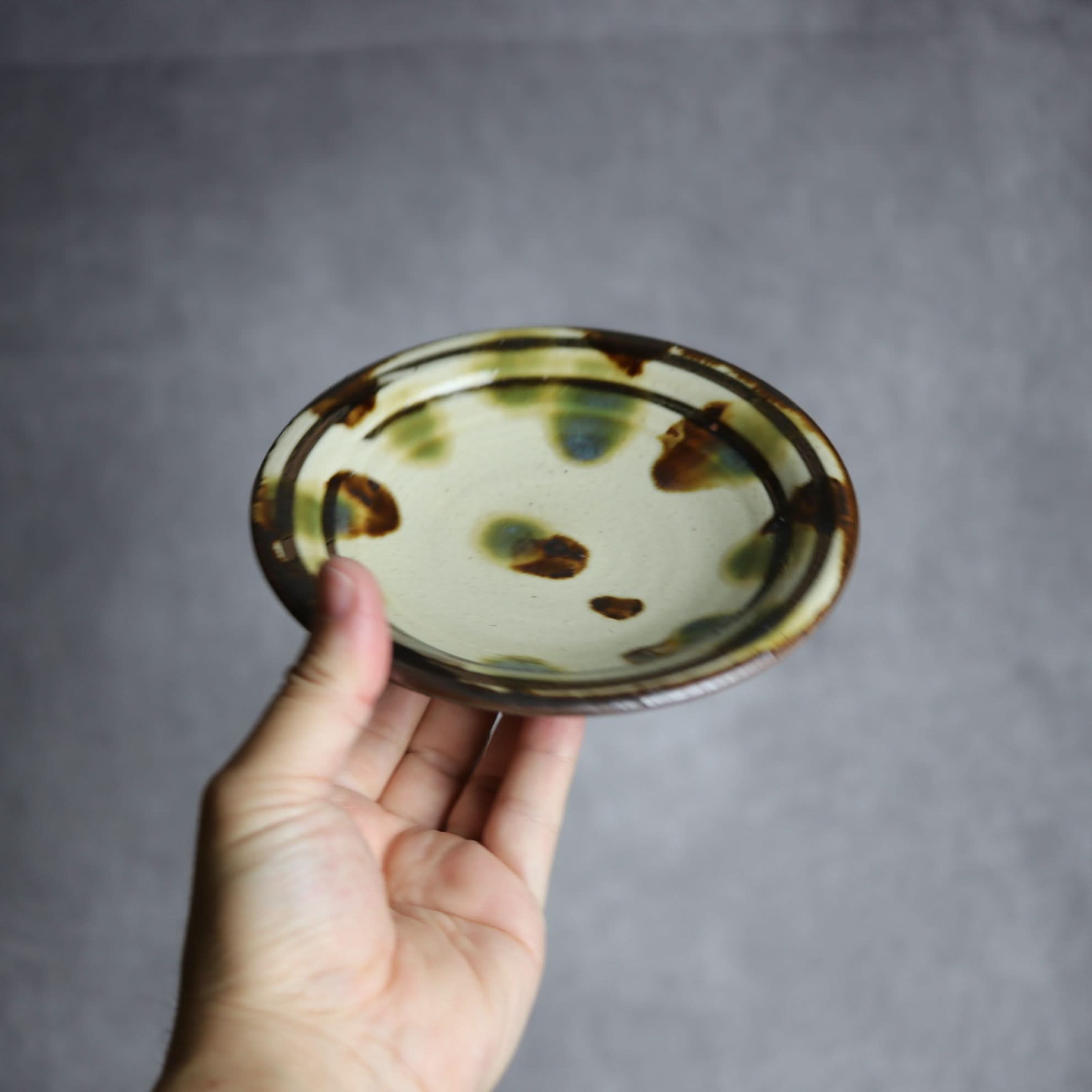 5寸皿1 三彩 点打 やちむん 陶器 いずみ窯 島袋工房 やちむん 陶器.