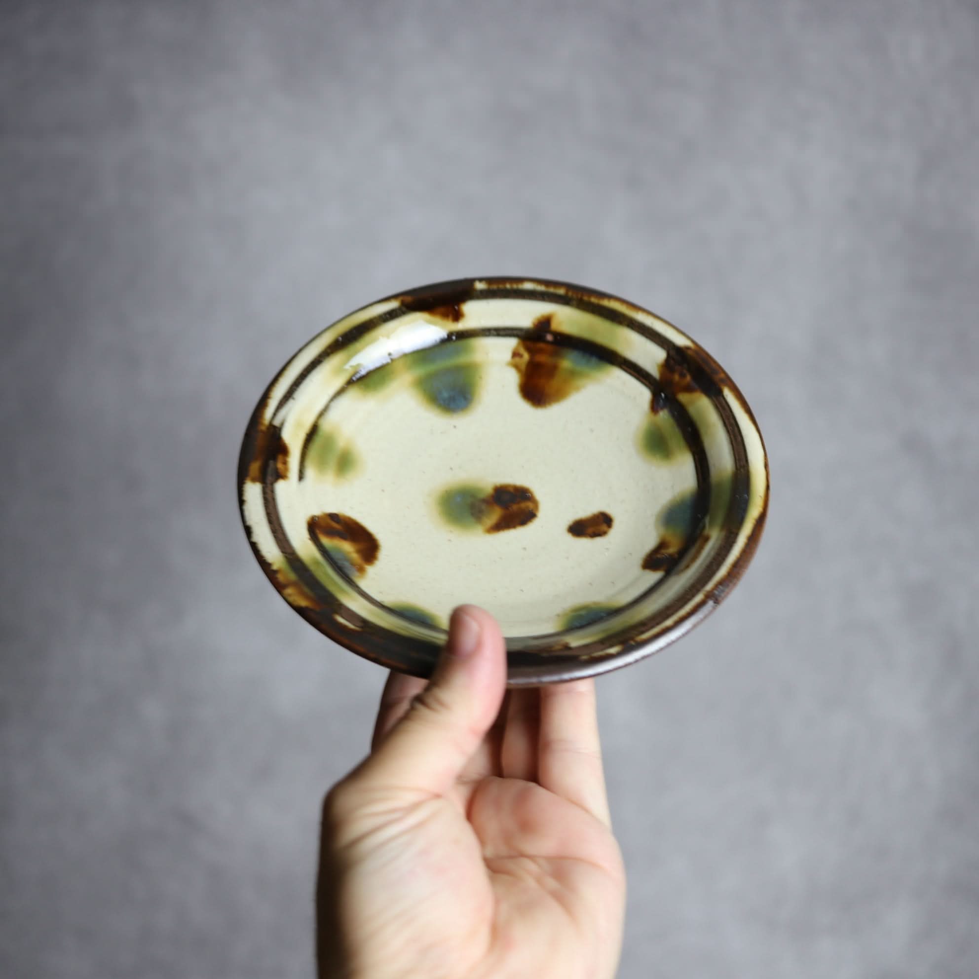 5寸皿1 三彩 点打 やちむん 陶器 いずみ窯 島袋工房 やちむん 陶器.