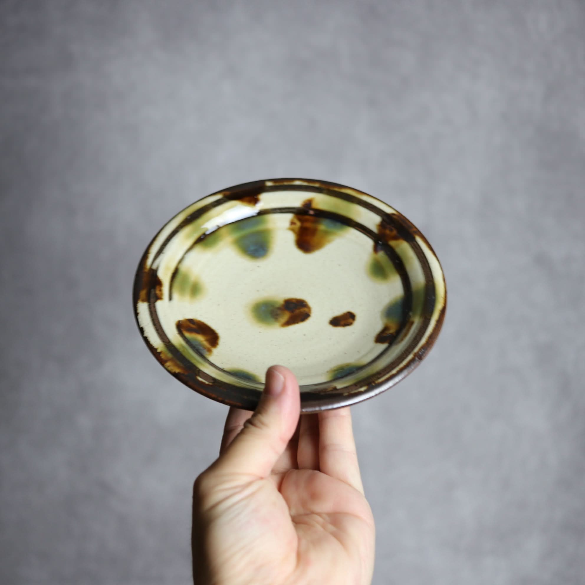 5寸皿1 三彩 点打 やちむん 陶器 いずみ窯 島袋工房 やちむん 陶器.