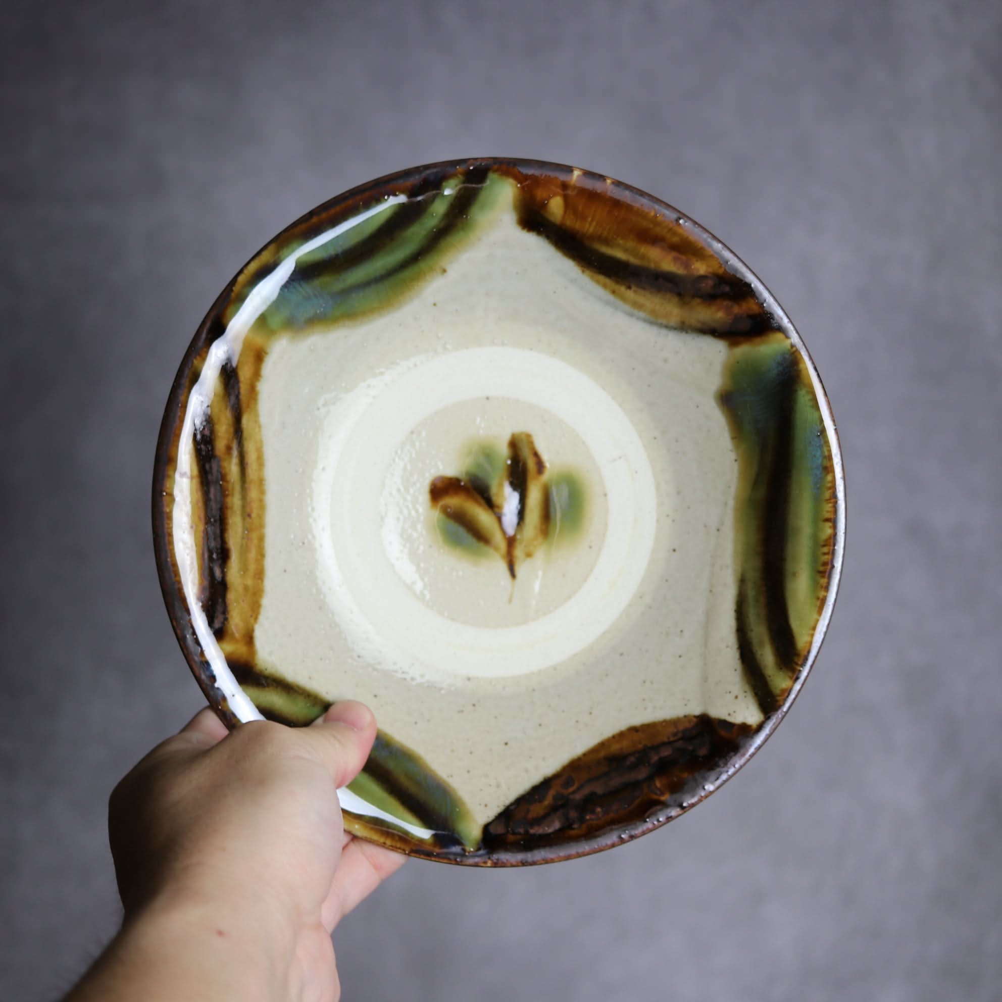 7寸皿1 三彩 指描 やちむん 陶器 いずみ窯 島袋工房 やちむん 陶器.