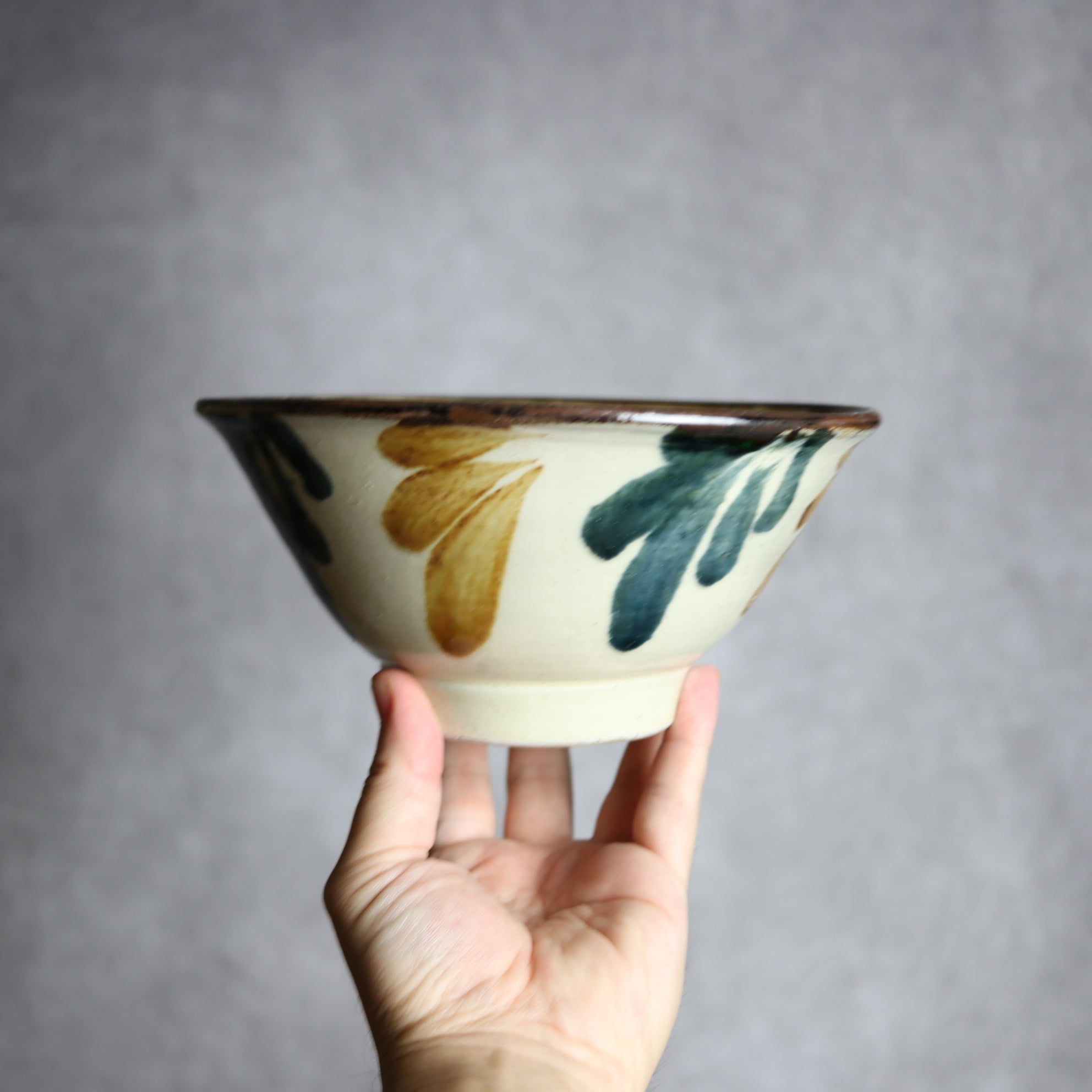 いずみ窯 島袋工房 - 6寸マカイ1 飴 呉須釉 葉紋 やちむん 陶器 いずみ窯 島袋工房 - mundasui