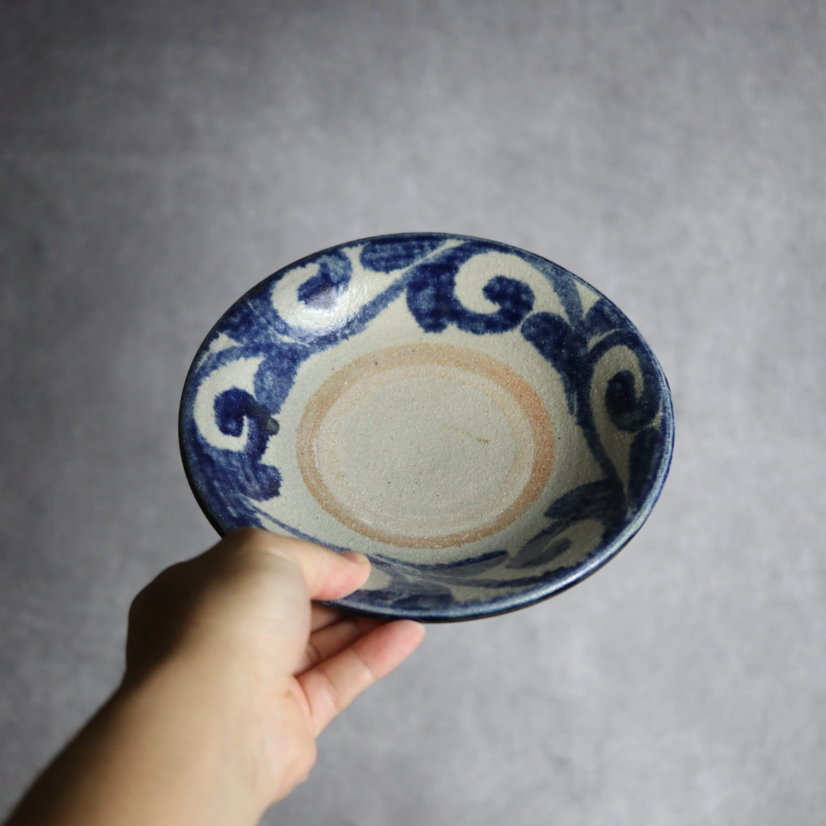 6寸皿1 呉須釉 唐草 やちむん 陶器 栄一工房