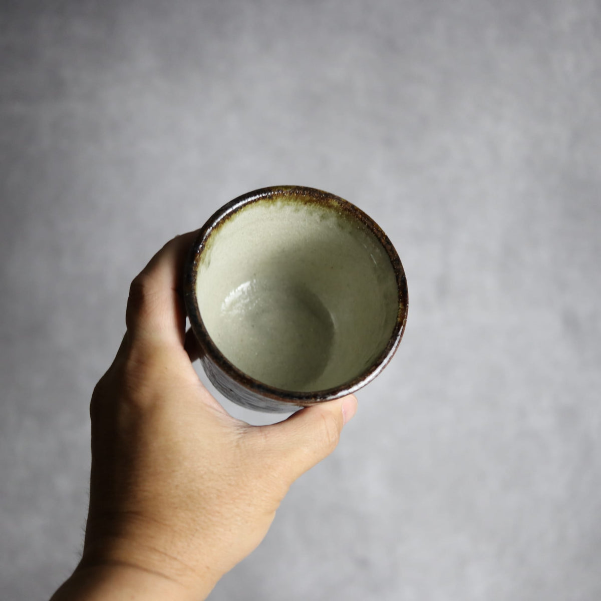 そば猪口1 黒呉須釉 格子唐草 やちむん 陶器 榮一工房
