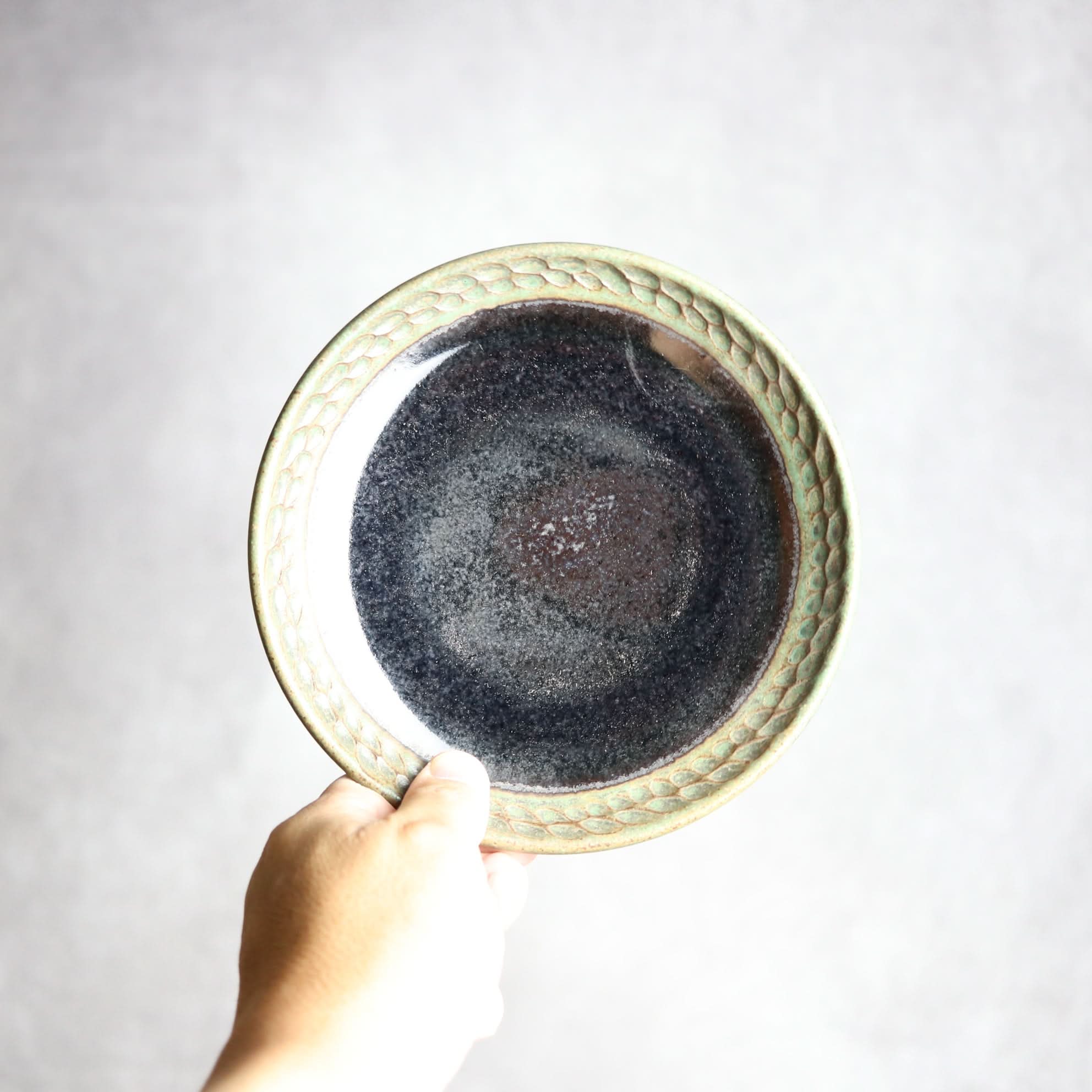 5寸皿1 ナッツ グリーン やちむん 陶器 nagaremo やちむん 陶器.