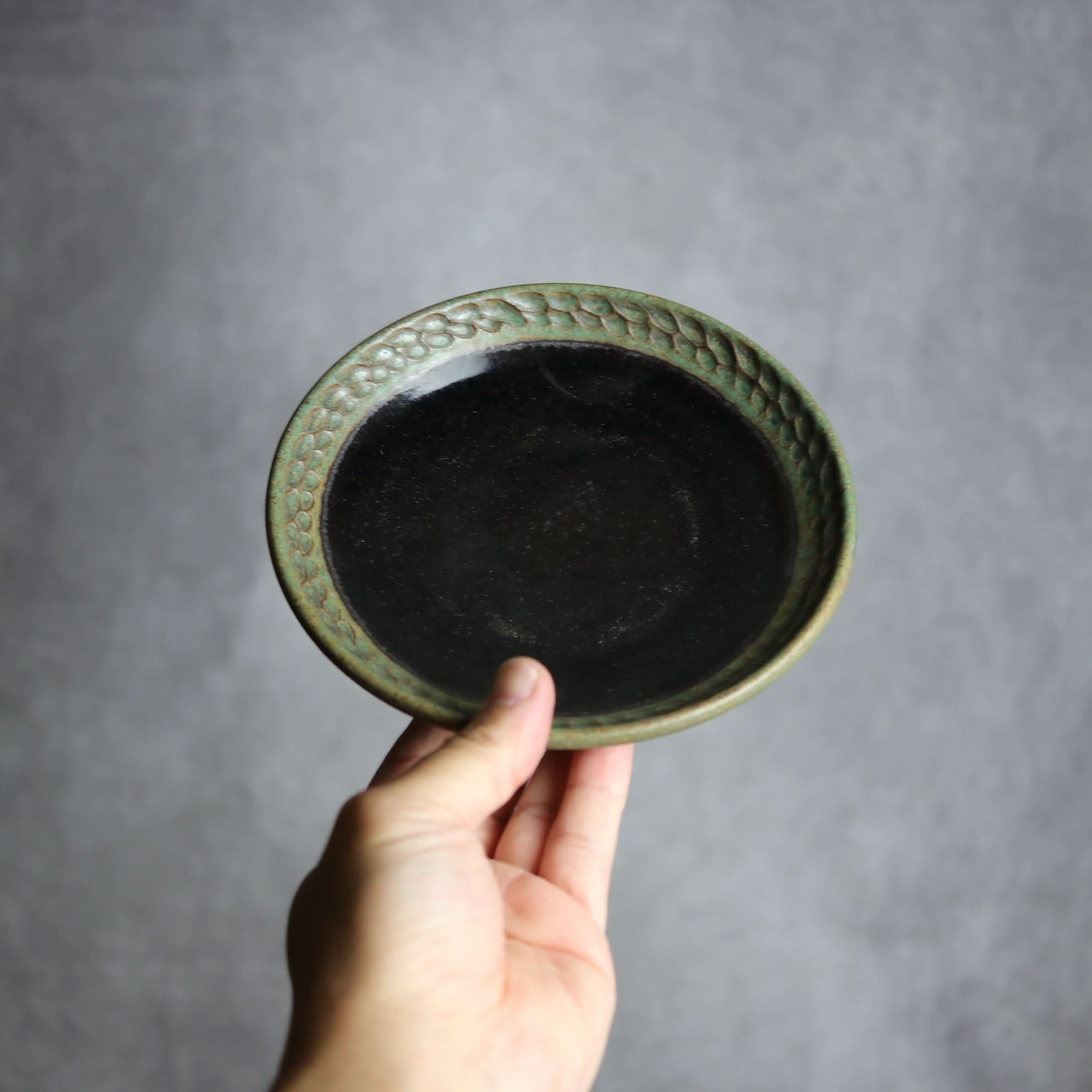 5寸皿1 ナッツ グリーン やちむん 陶器 nagaremo やちむん 陶器.