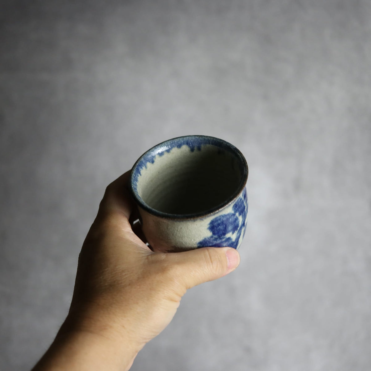 湯呑1 呉須釉 唐草 やちむん 陶器 栄一工房