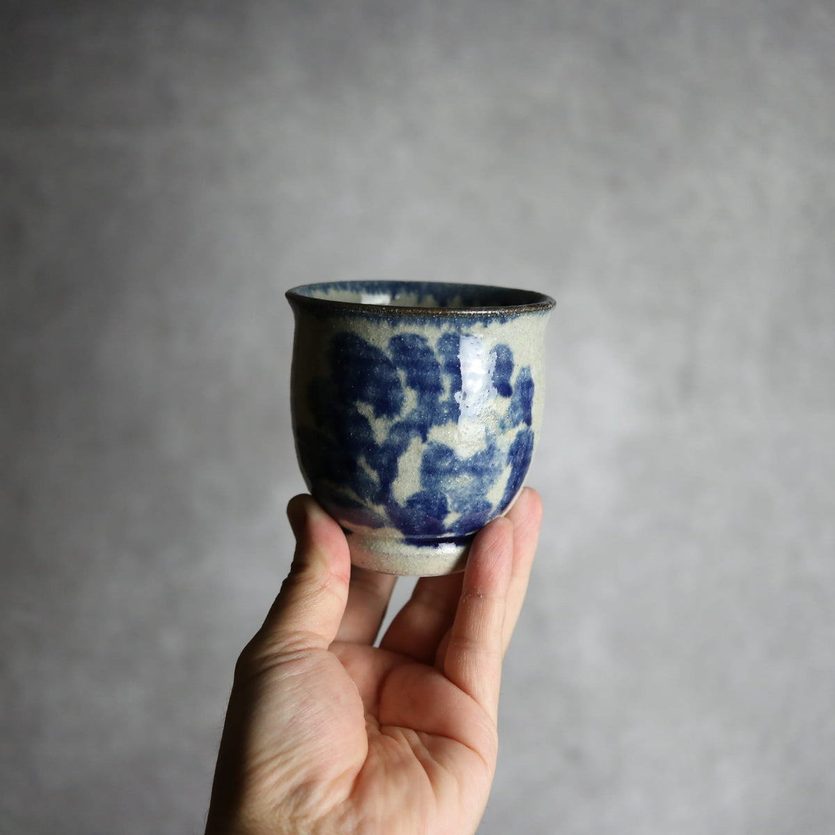 湯呑1 呉須釉 唐草 やちむん 陶器 栄一工房