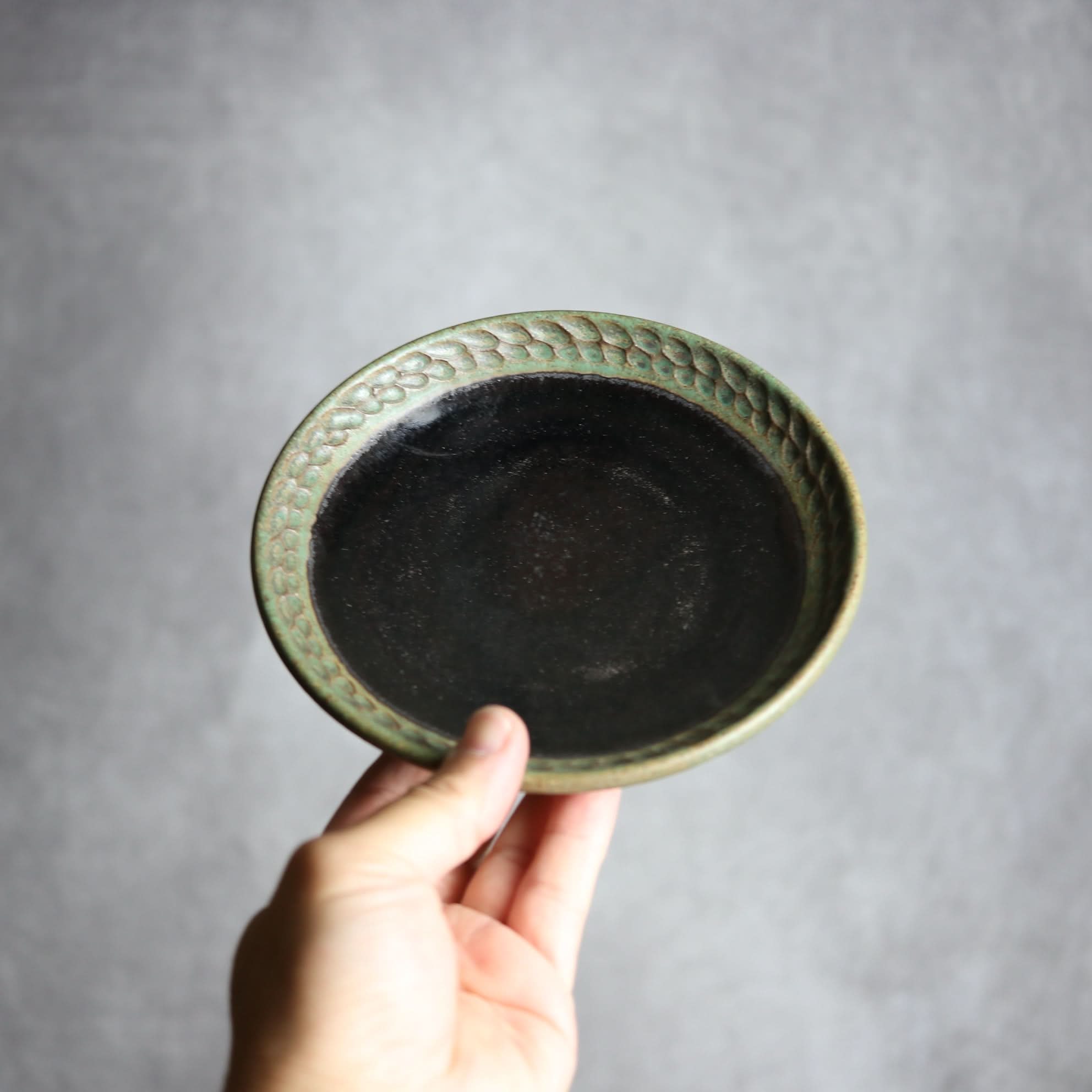 5寸皿1 ナッツ グリーン やちむん 陶器 nagaremo やちむん 陶器.