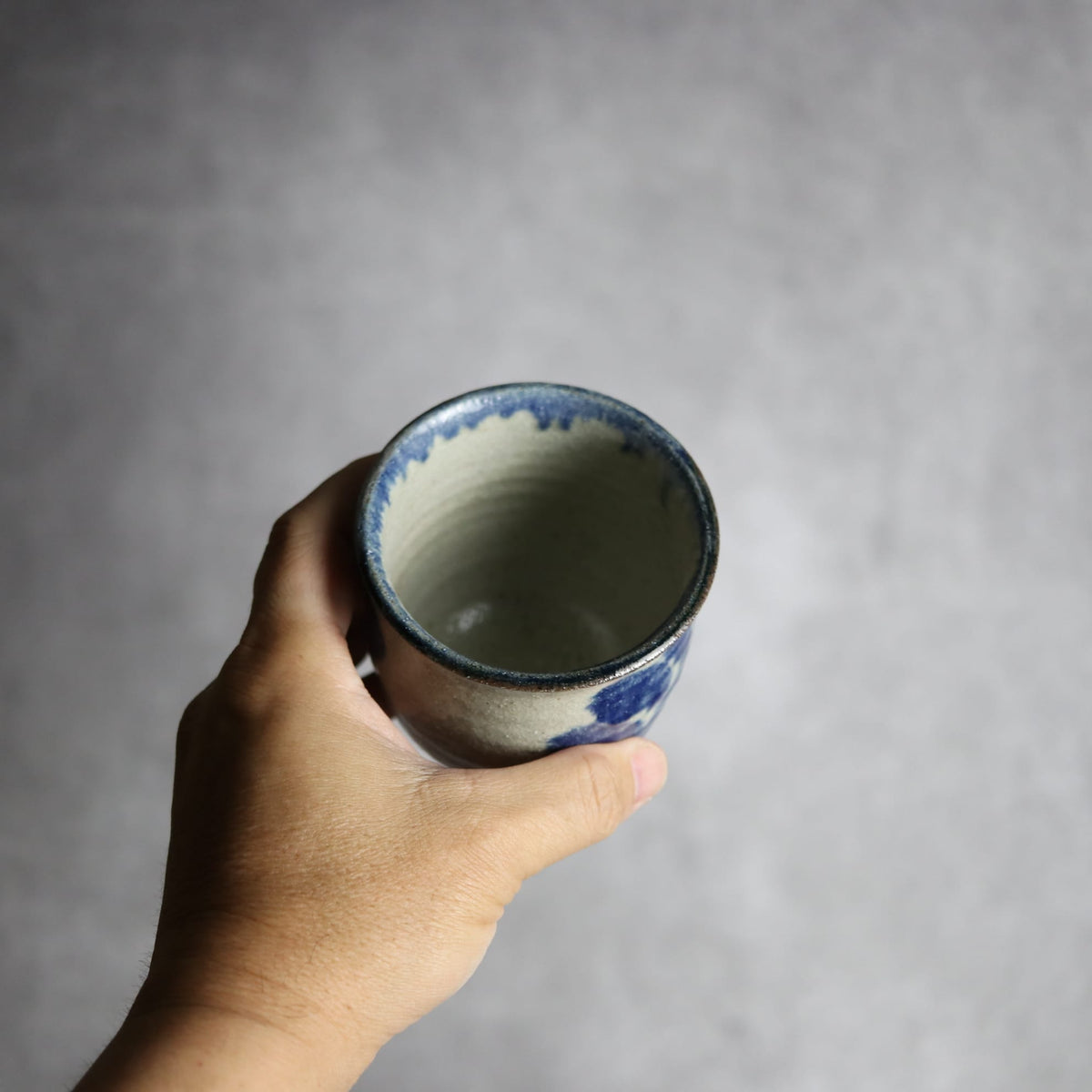 湯呑1 呉須釉 唐草 やちむん 陶器 栄一工房