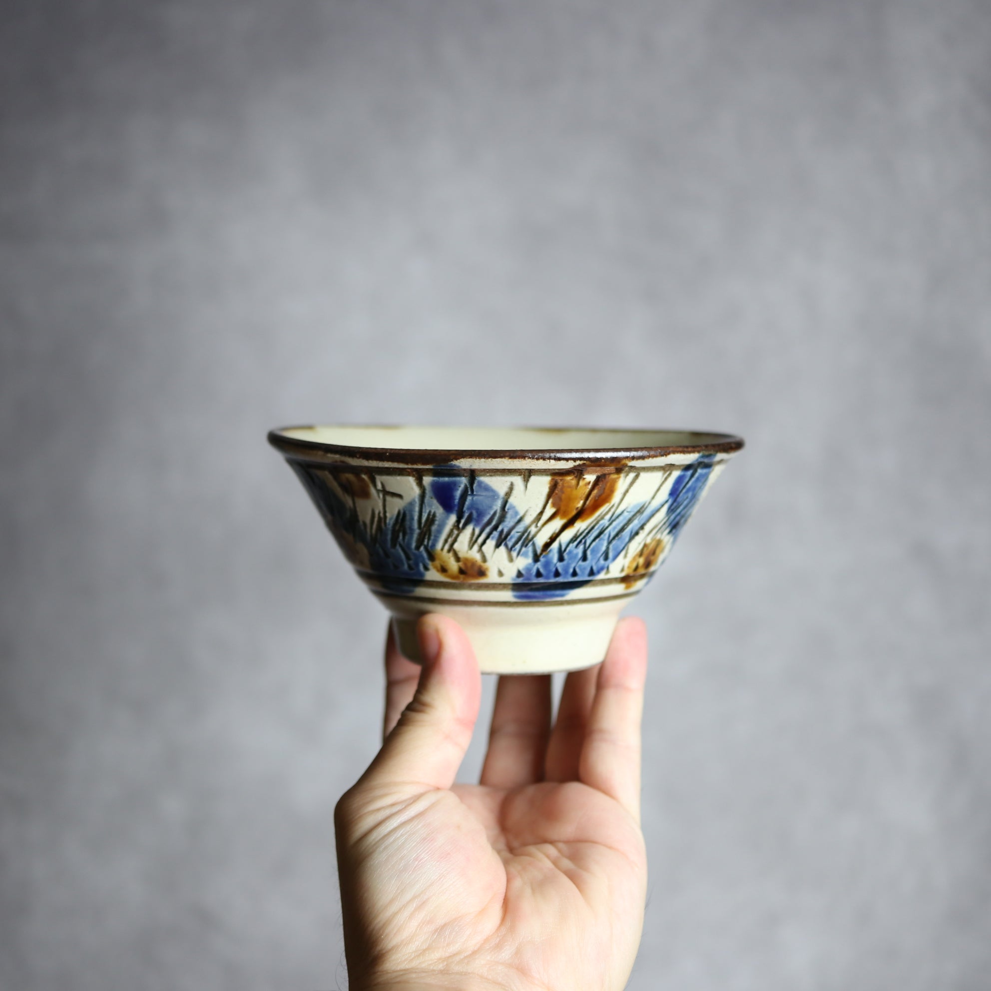 いずみ窯 島袋工房 - 4.5寸マカイ1 飴 呉須釉 飛鉋 格子点打 やちむん 陶器 いずみ窯 島袋工房 - mundasui