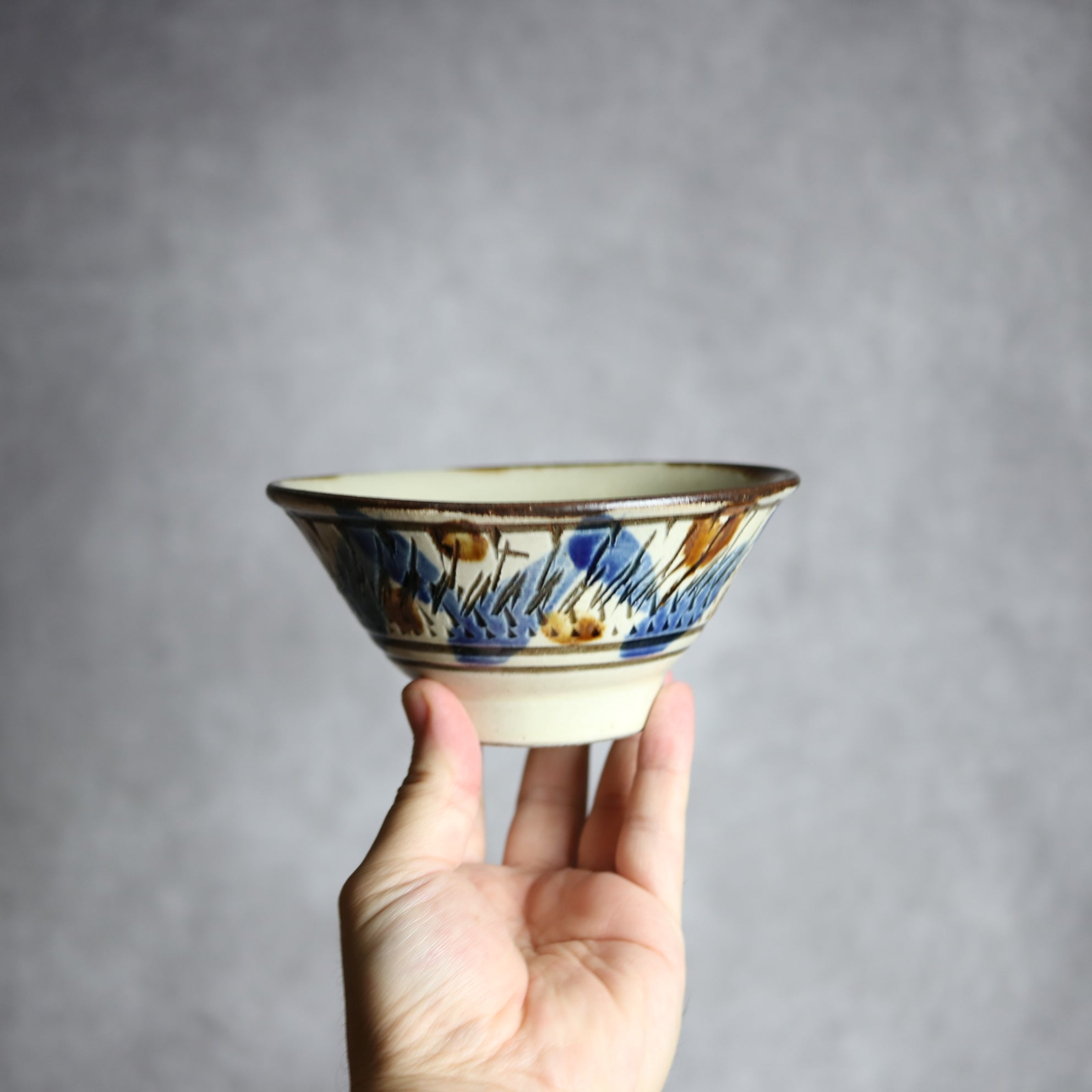 いずみ窯 島袋工房 - 4.5寸マカイ1 飴 呉須釉 飛鉋 格子点打 やちむん 陶器 いずみ窯 島袋工房 - mundasui