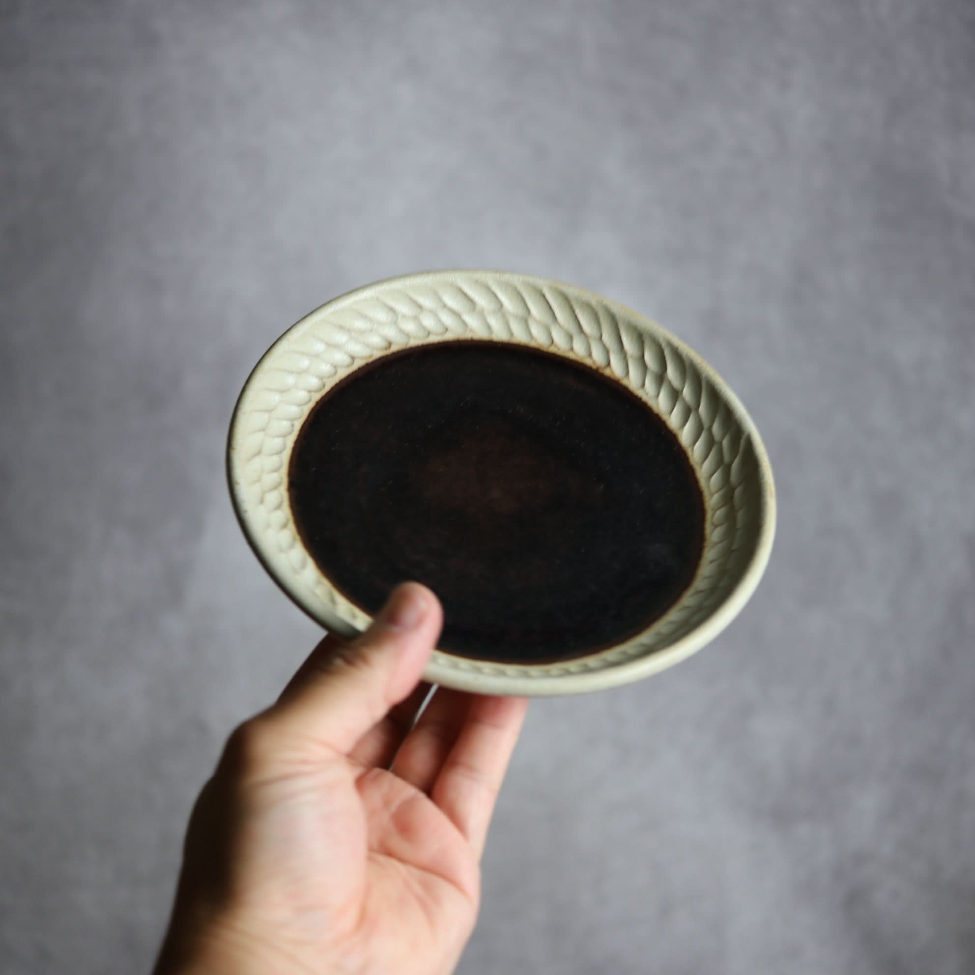 5寸皿1 ナッツ グレー やちむん 陶器 nagaremo やちむん 陶器.