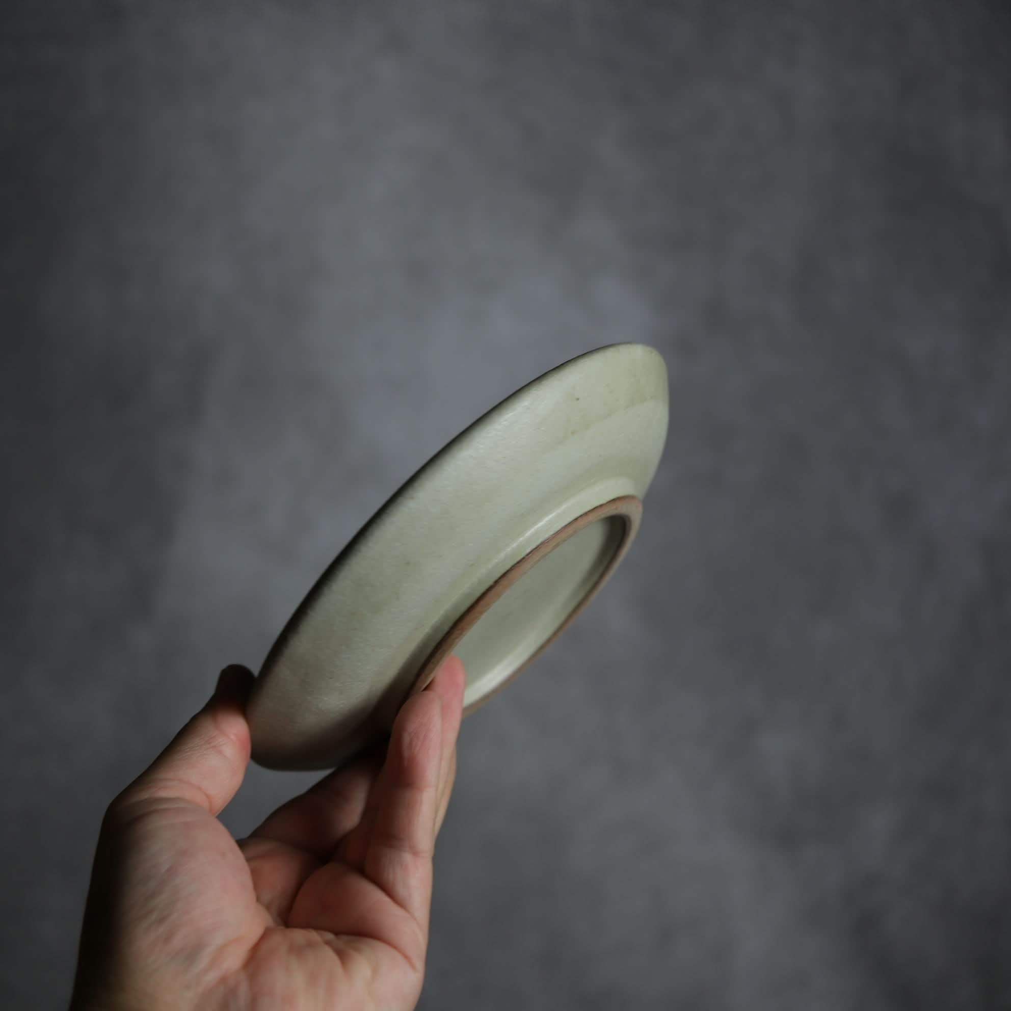 5寸皿1 ナッツ グレー やちむん 陶器 nagaremo やちむん 陶器.