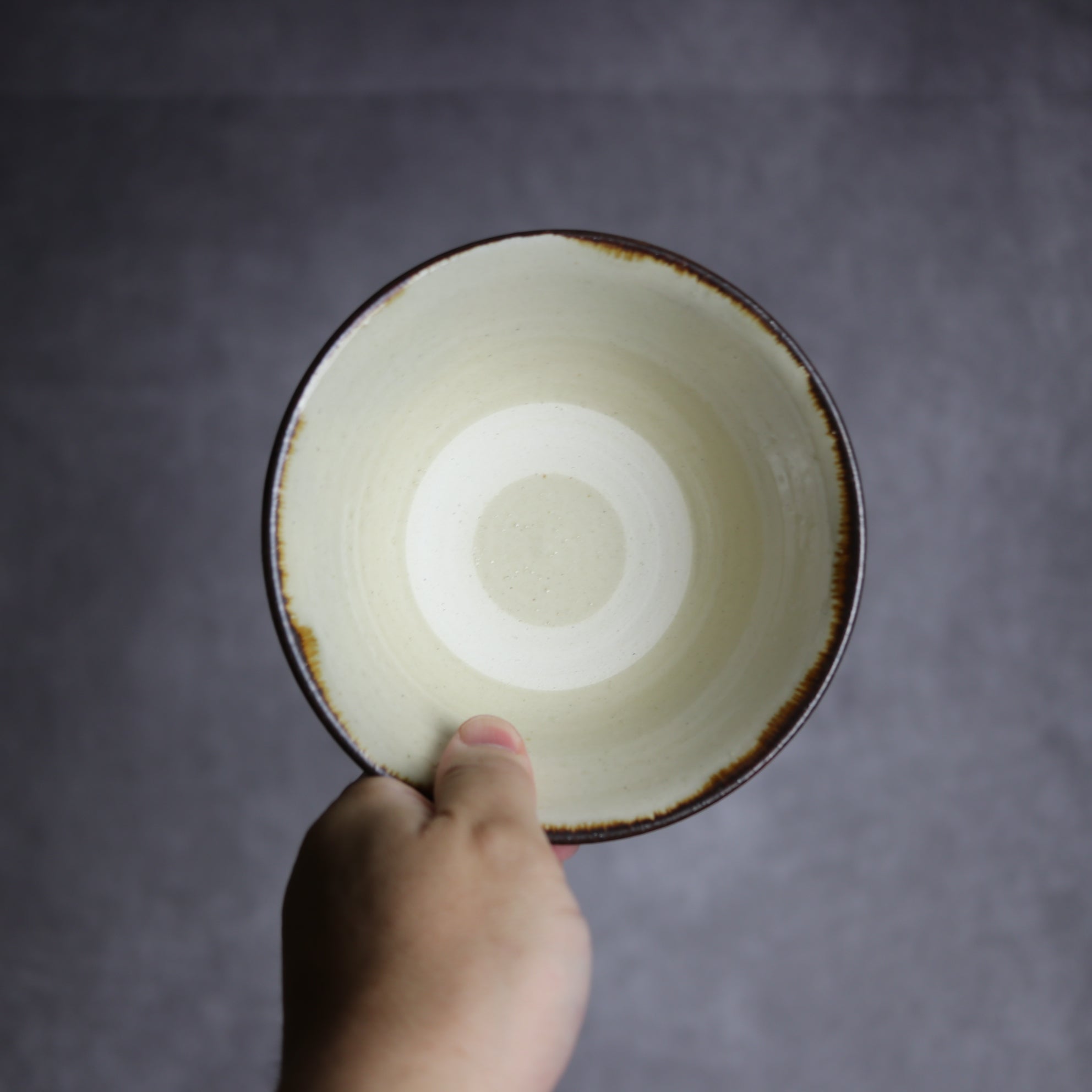 いずみ窯 島袋工房 - 4.5寸マカイ1 飴 呉須釉 飛鉋 格子点打 やちむん 陶器 いずみ窯 島袋工房 - mundasui