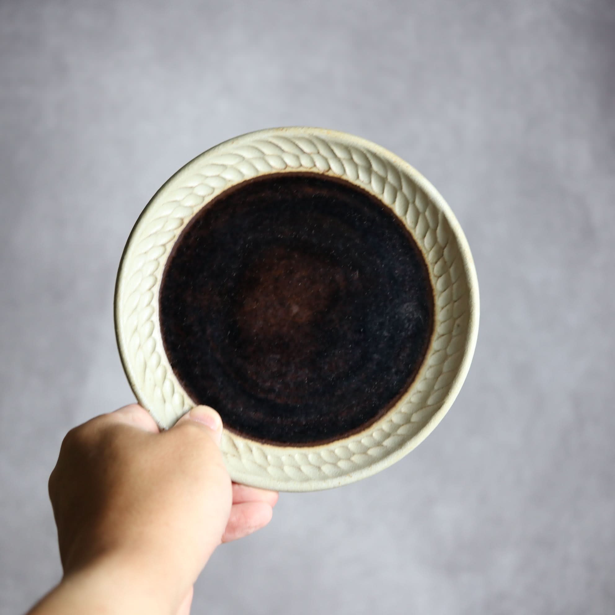 5寸皿1 ナッツ グレー やちむん 陶器 nagaremo やちむん 陶器.