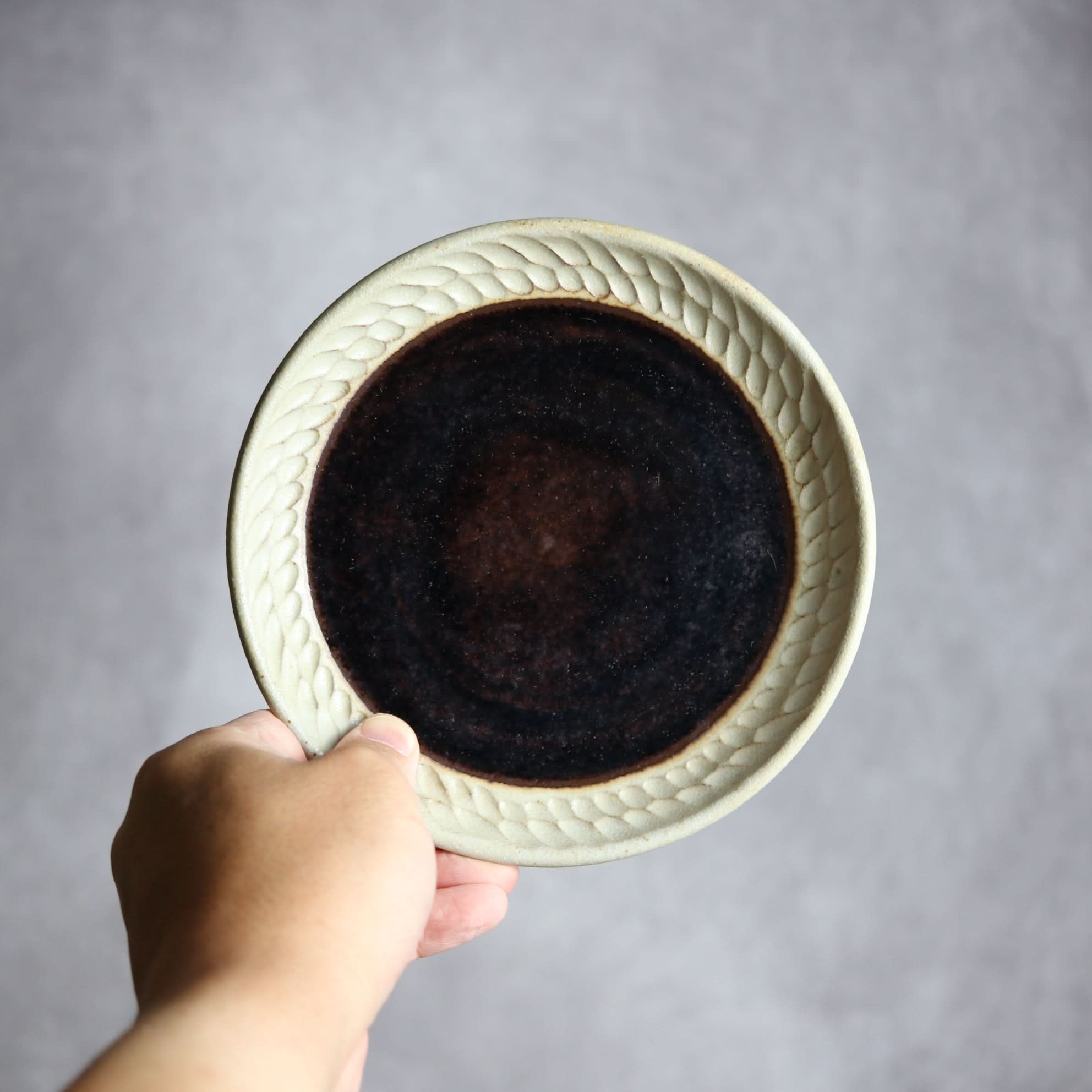 5寸皿1 ナッツ グレー やちむん 陶器 nagaremo やちむん 陶器.