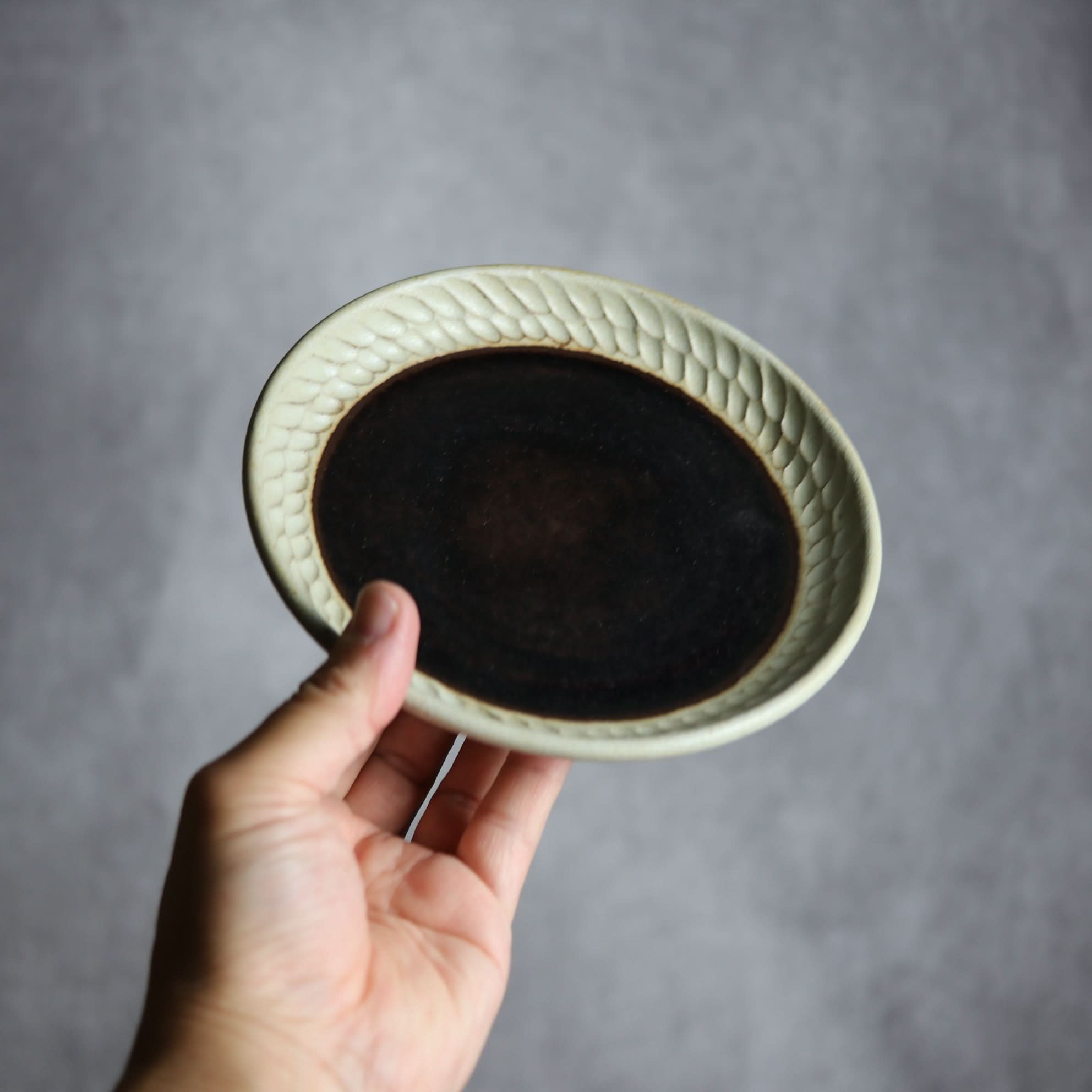 5寸皿1 ナッツ グレー やちむん 陶器 nagaremo やちむん 陶器.